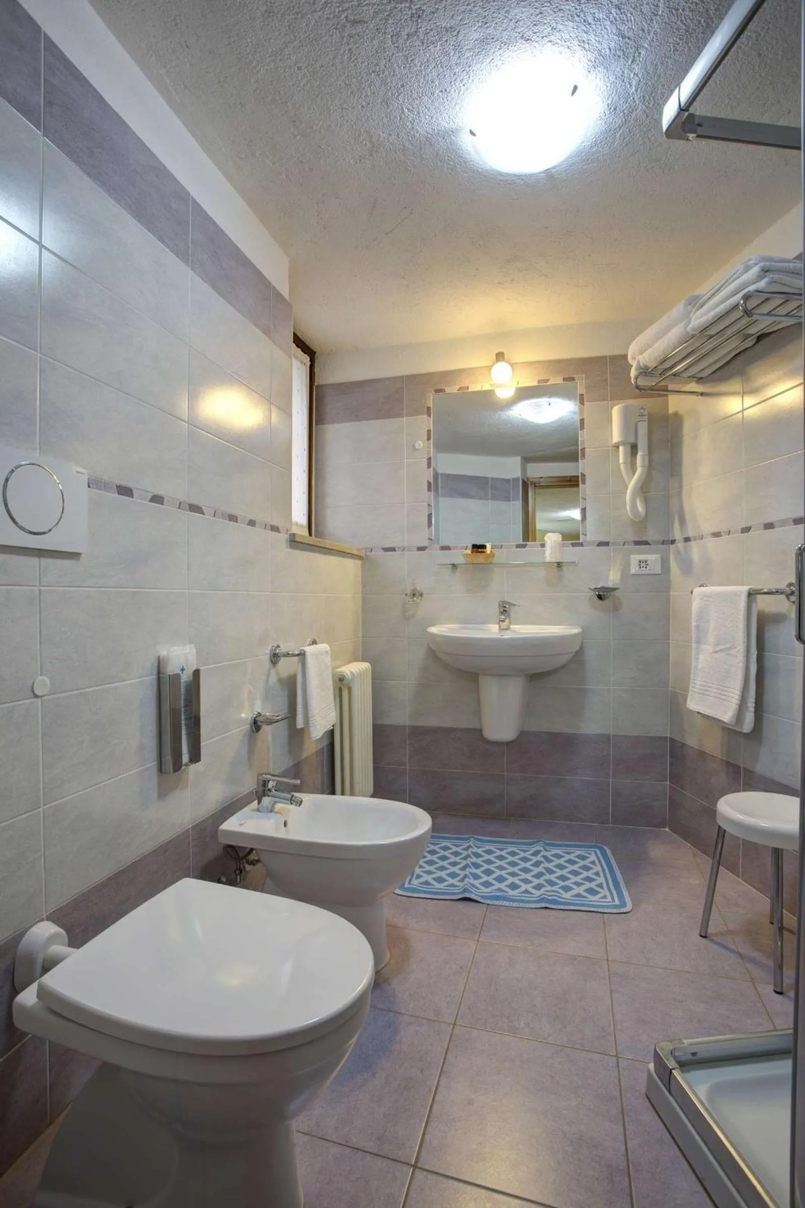 Shower in Hotel Cecchin