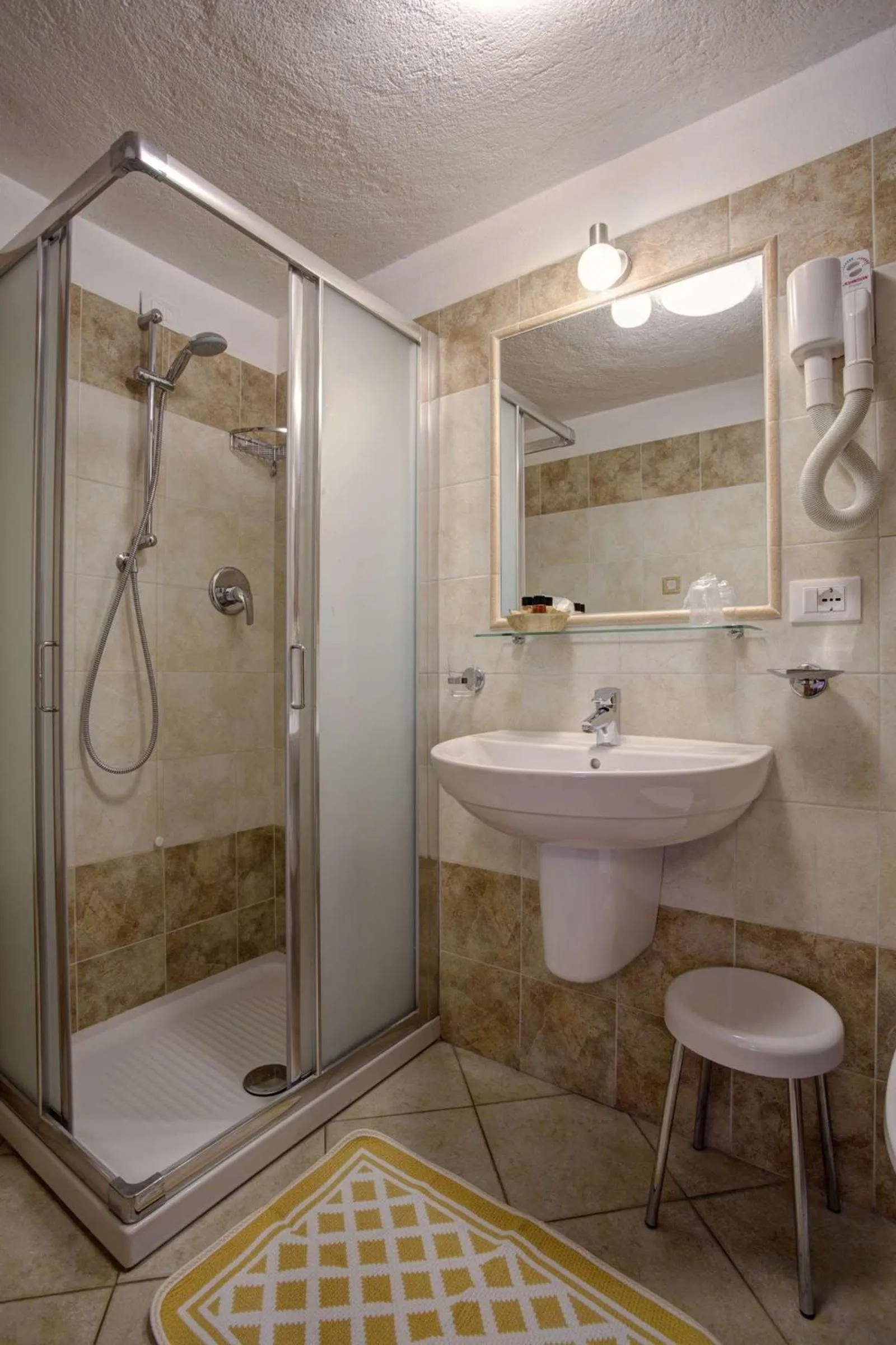 Shower in Hotel Cecchin