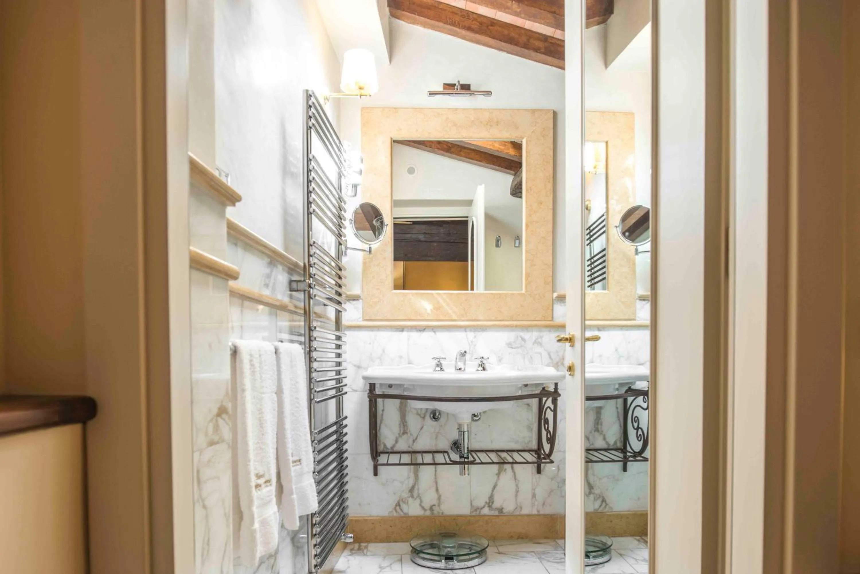 Bathroom in Golden Tower Hotel & Spa