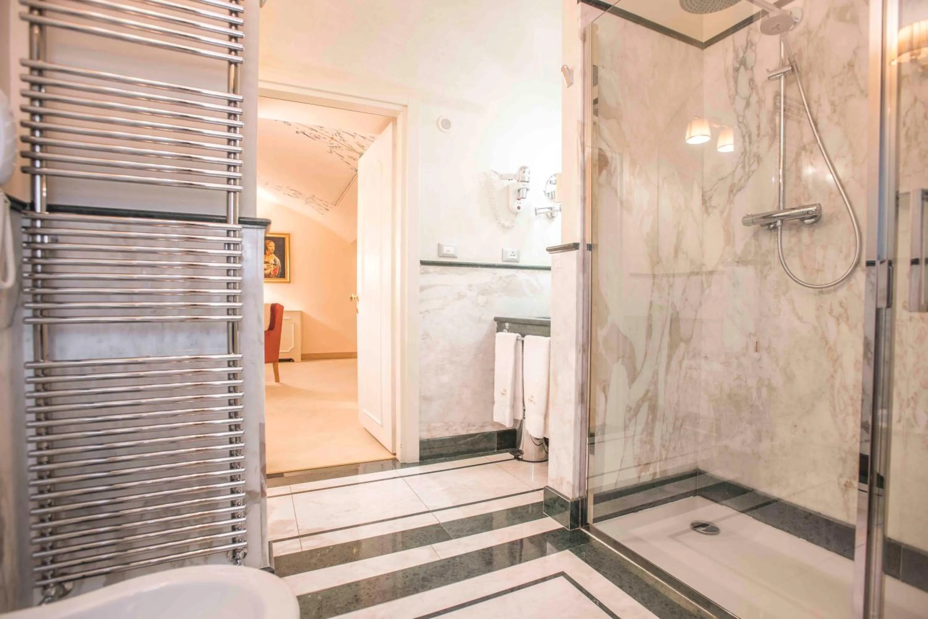 Shower in Golden Tower Hotel & Spa