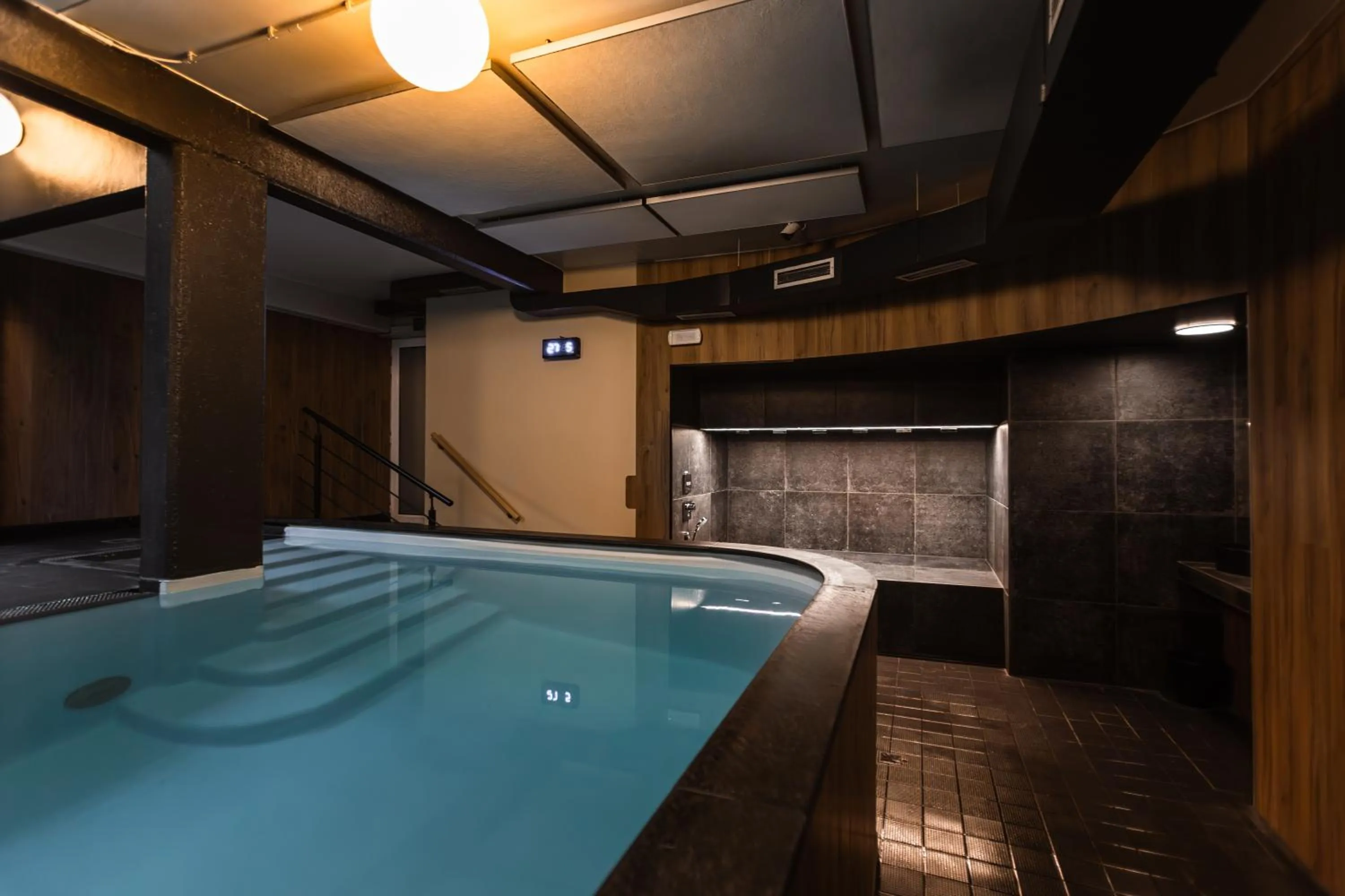 Shower in Hotel Orion