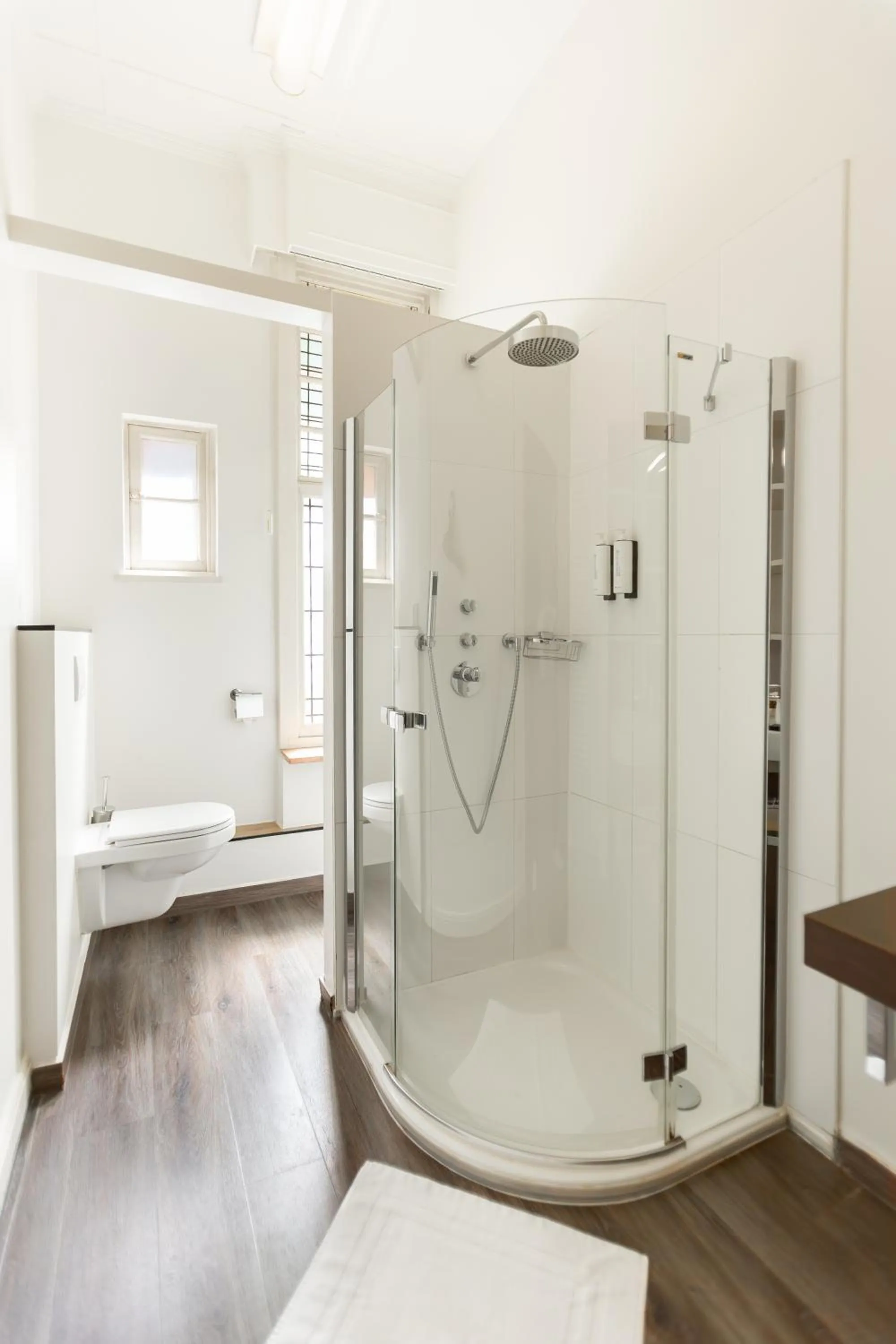 Shower in Hotel Orion