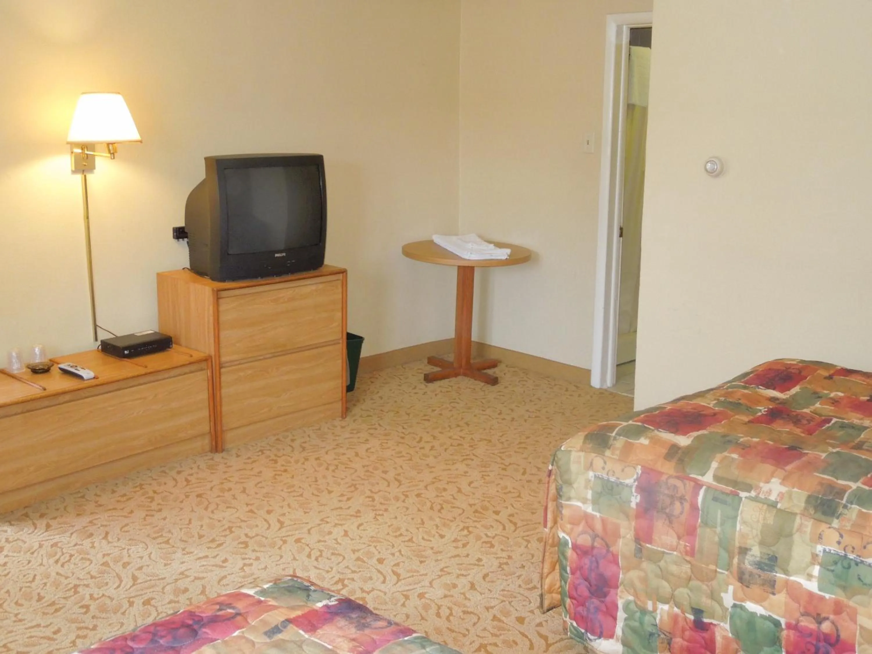 Bed in Red Lion Motel Southampton