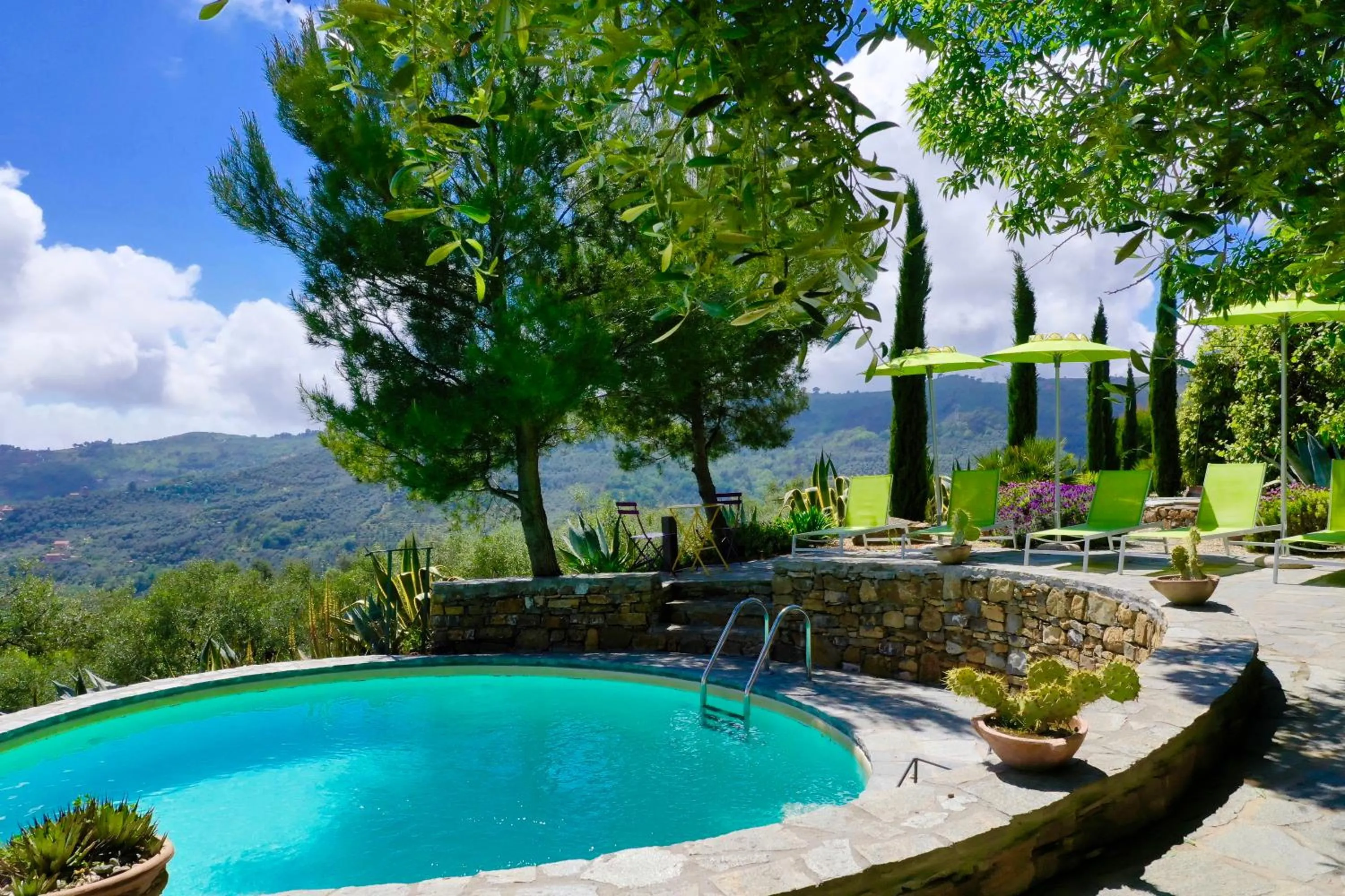 Pool view in Relais San Damian