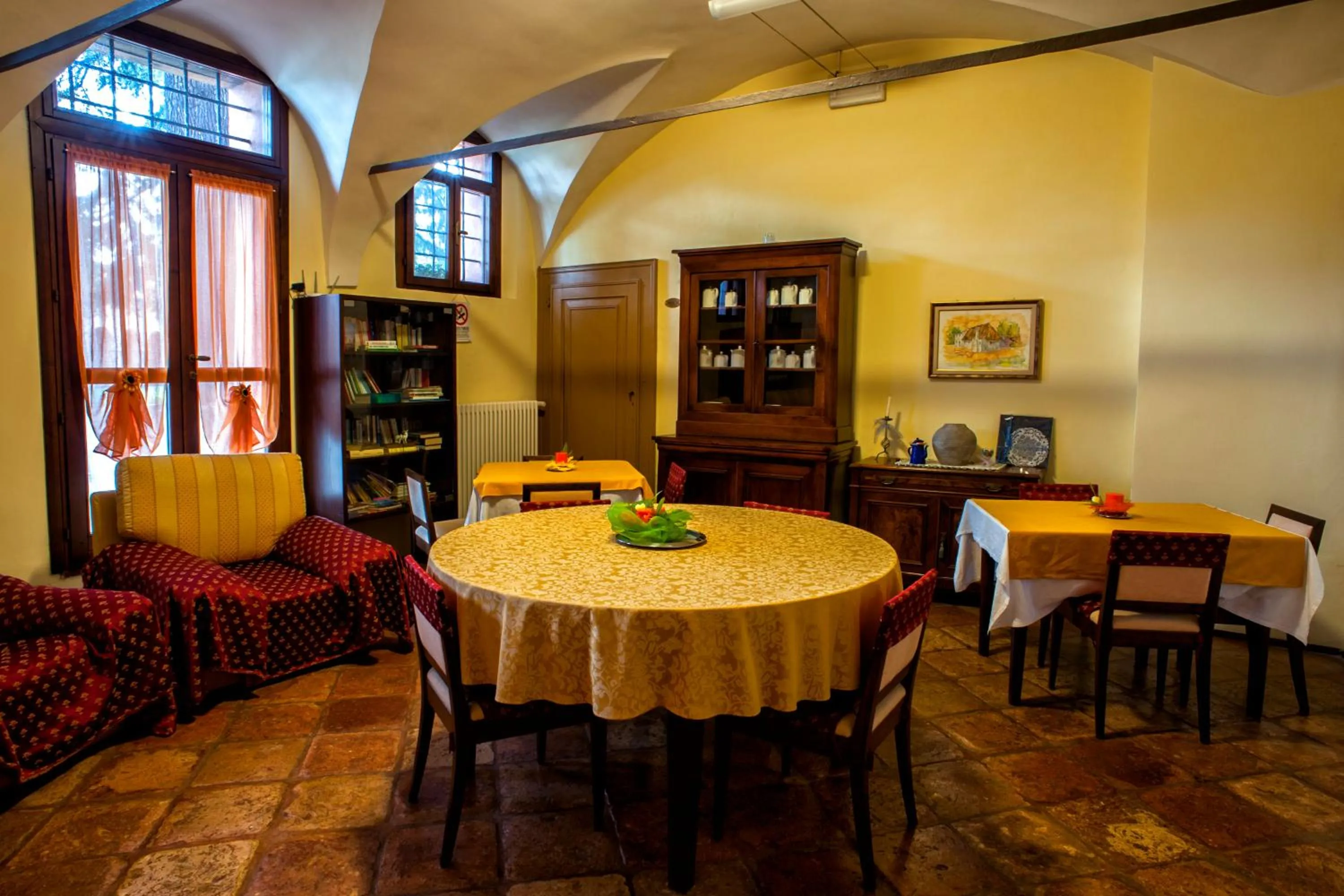 Communal lounge/ TV room in Hotel La Corte