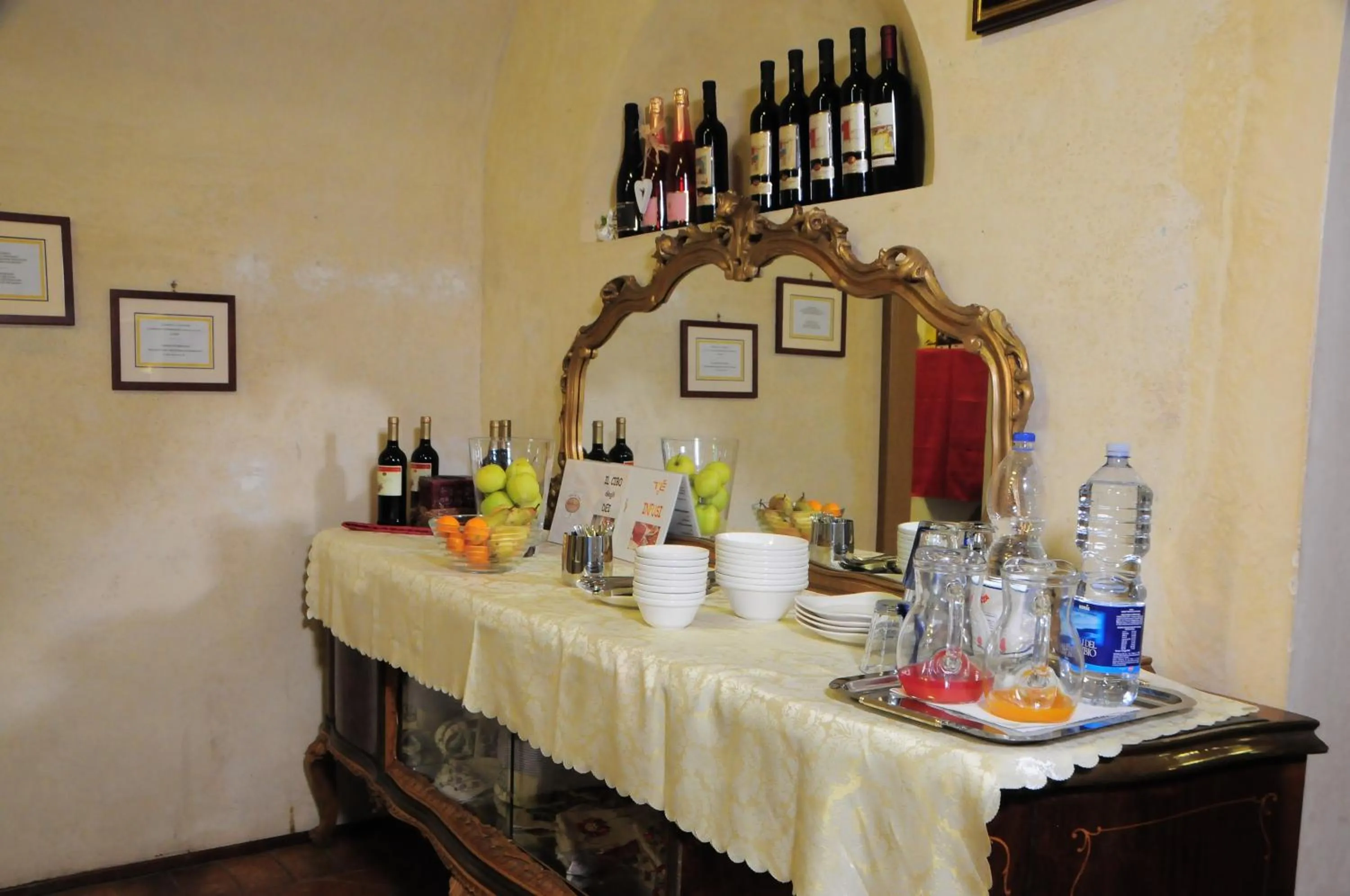 Restaurant/places to eat in Hotel La Corte