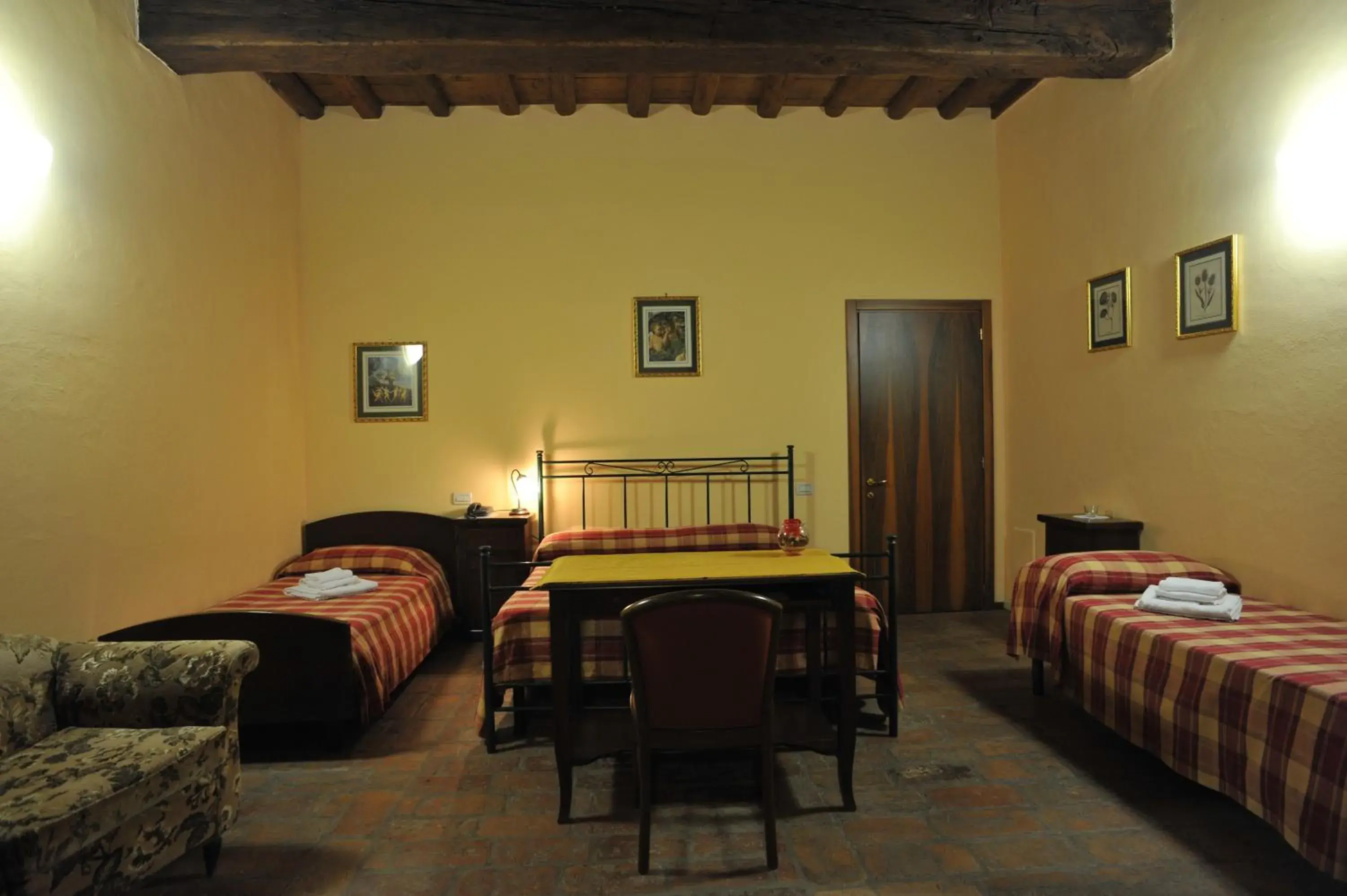 Quadruple Room with Private Bathroom in Hotel La Corte Quadruple Room with Private Bathroom in Hotel La Corte