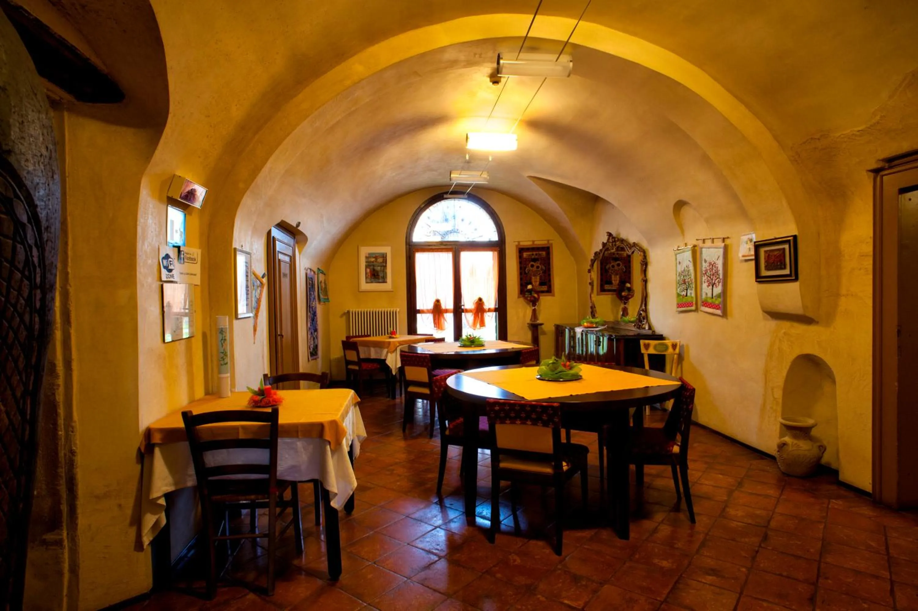 Communal lounge/ TV room in Hotel La Corte