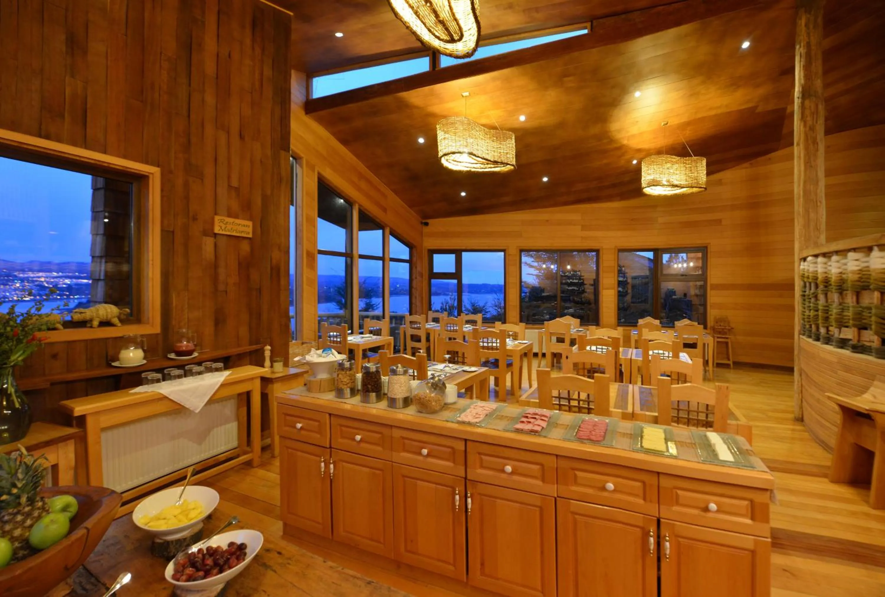 Restaurant/places to eat in OCIO Territorial Hotel