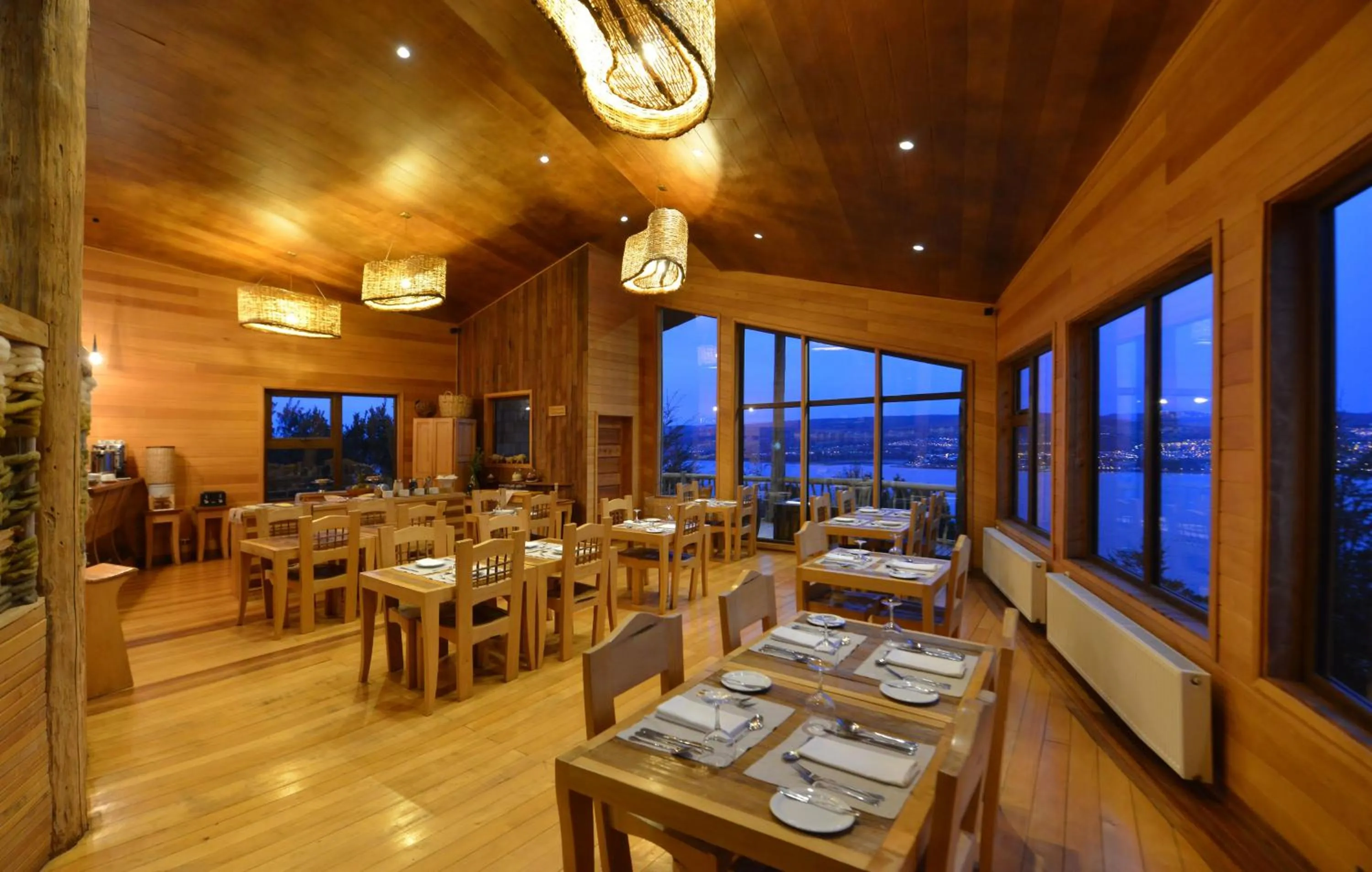 Restaurant/places to eat in OCIO Territorial Hotel