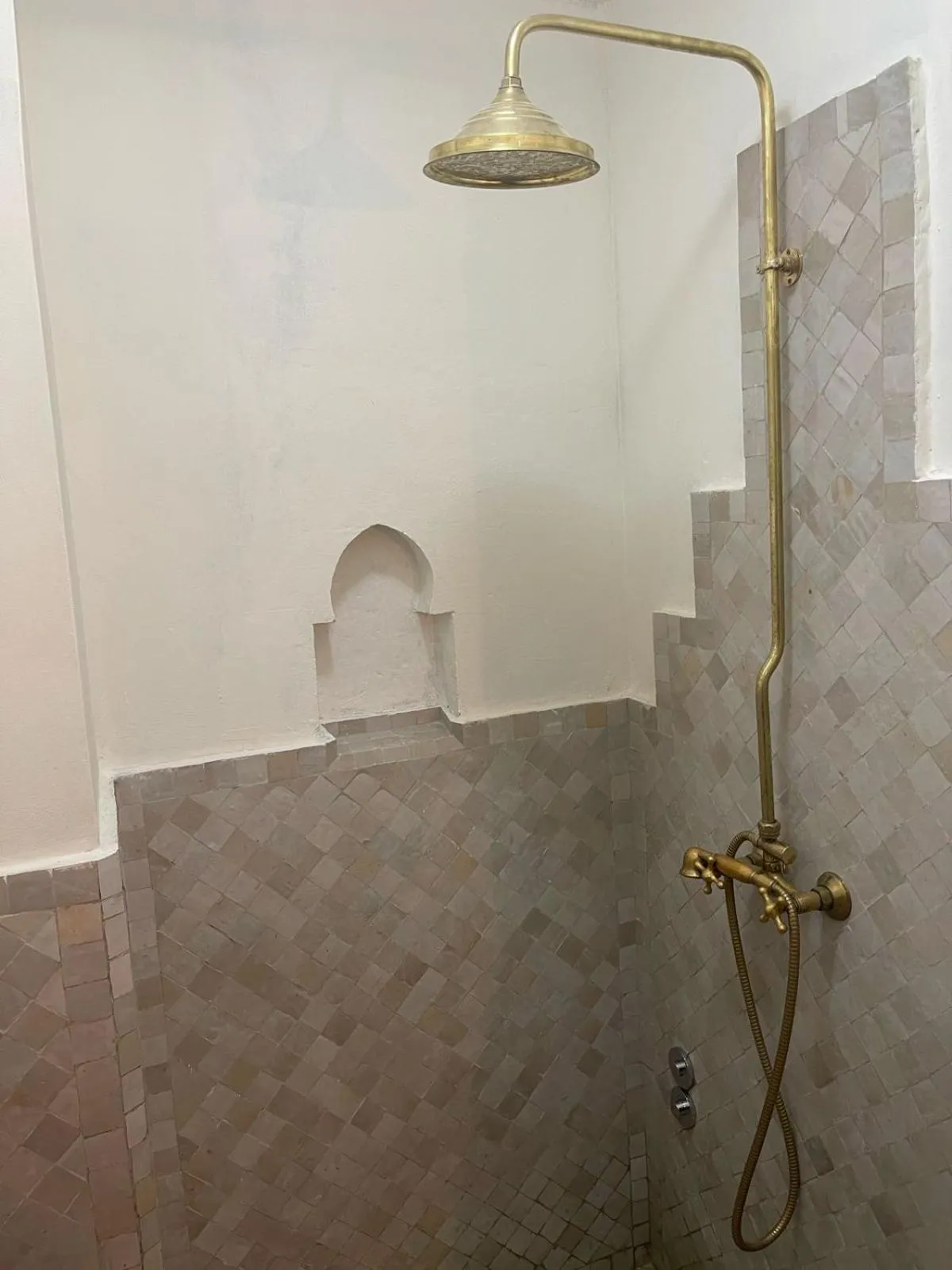 Shower in Riad Orange