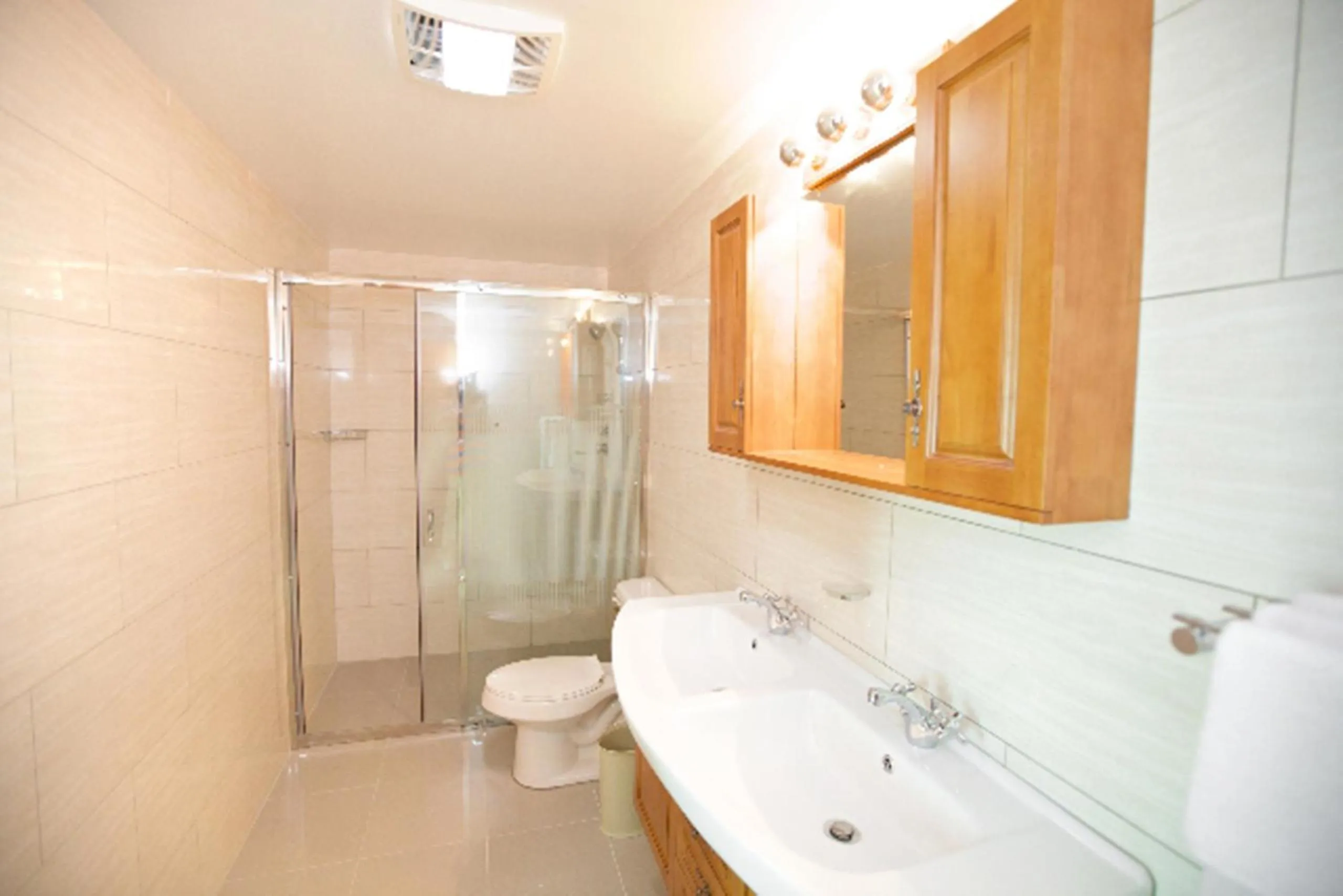 Shower in Simpson Bay Suites