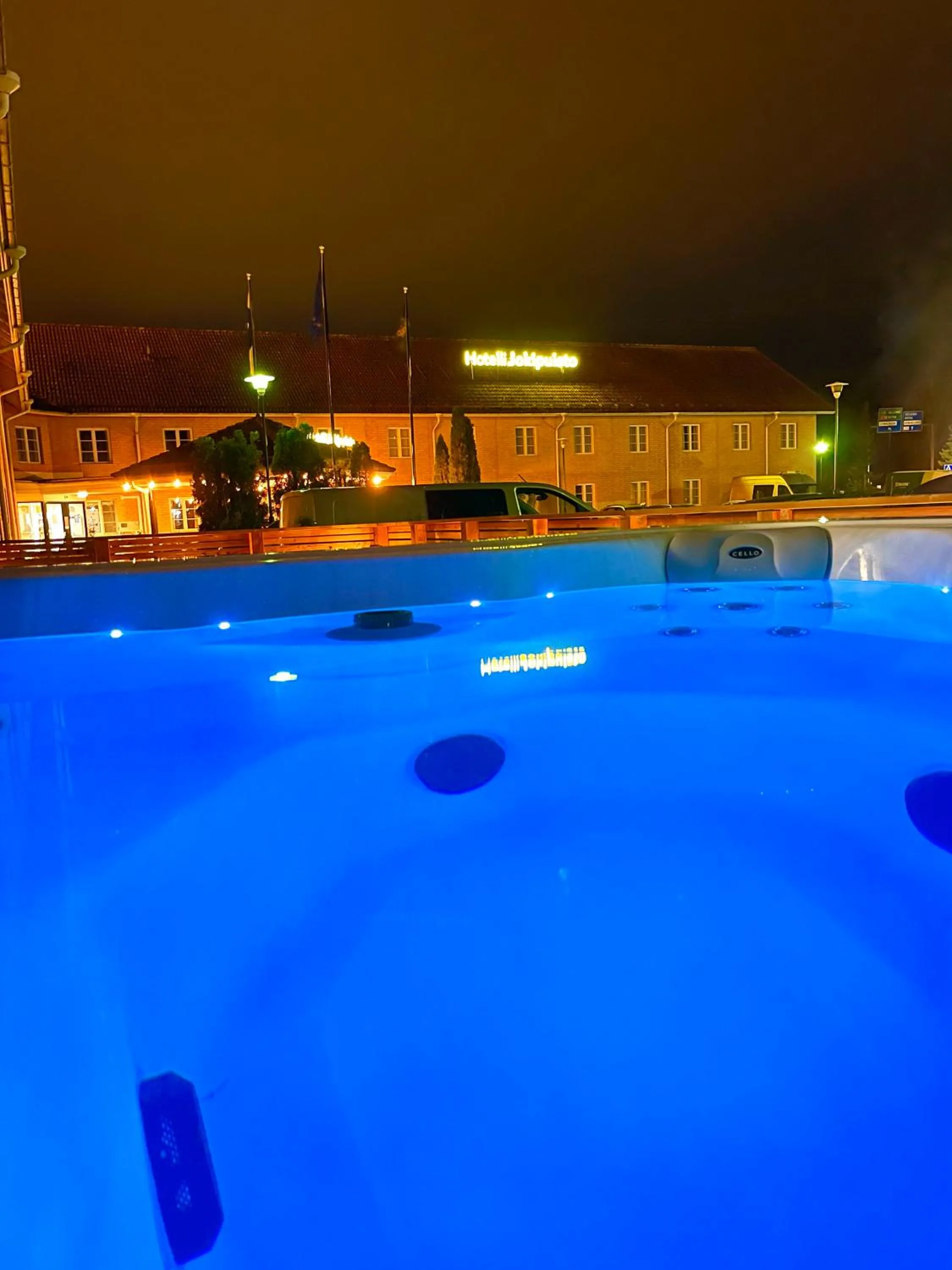 Hot Tub in Hotel Jokipuisto