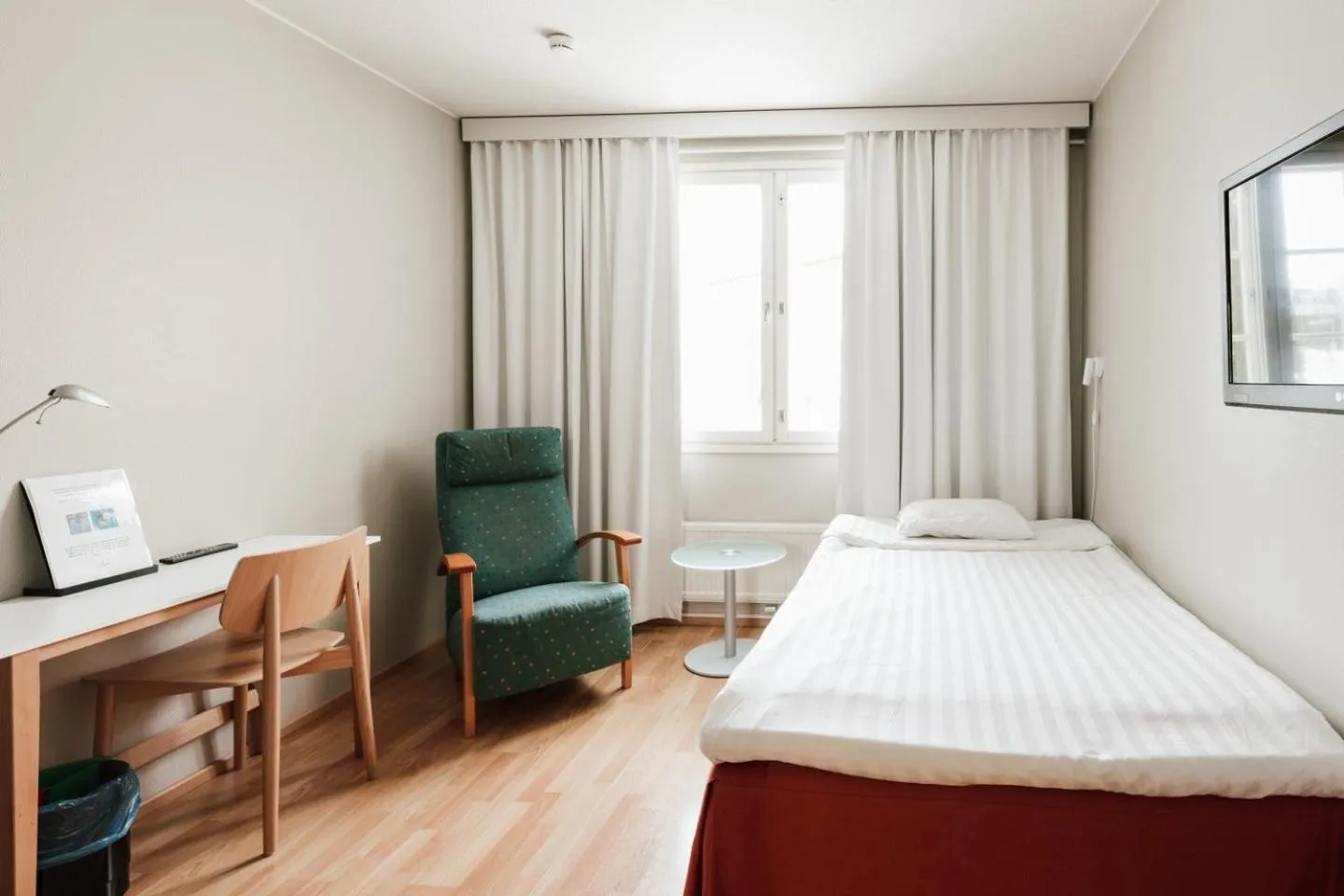 Bedroom, Bed in Hotel Jokipuisto