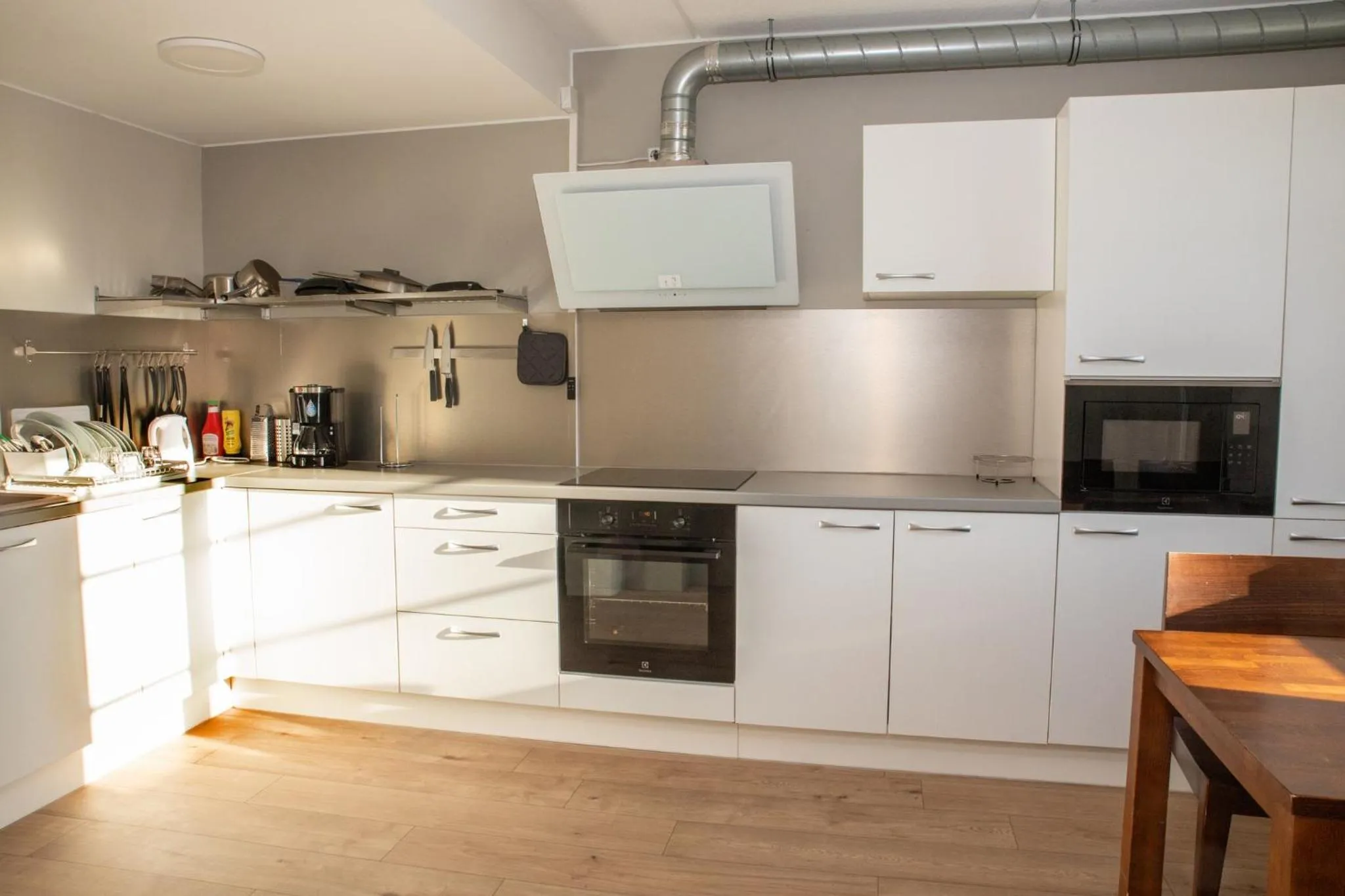 Communal kitchen in Hotel Jokipuisto