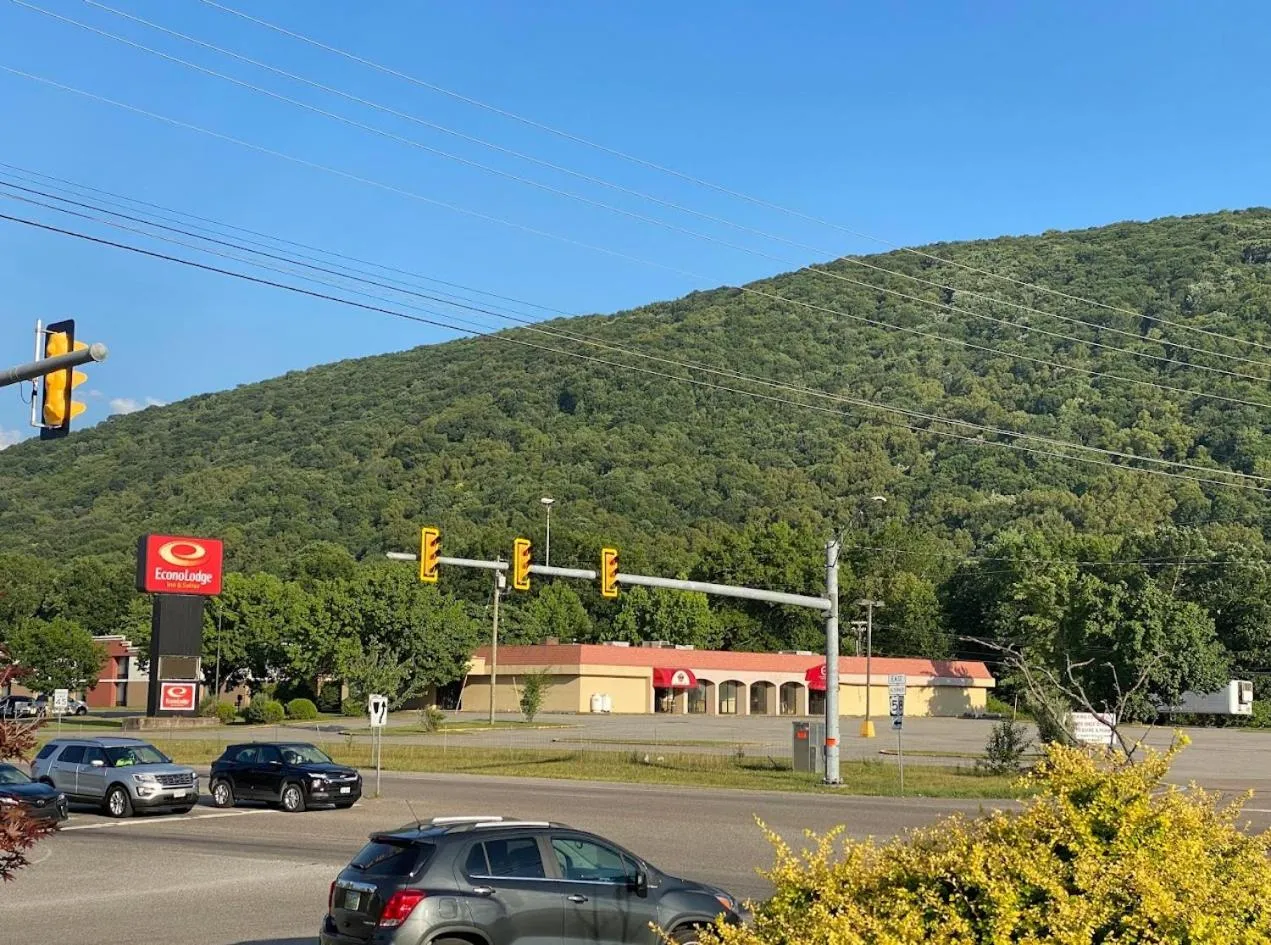 Spring in Econo Lodge Inn & Suites Norton - Wise South