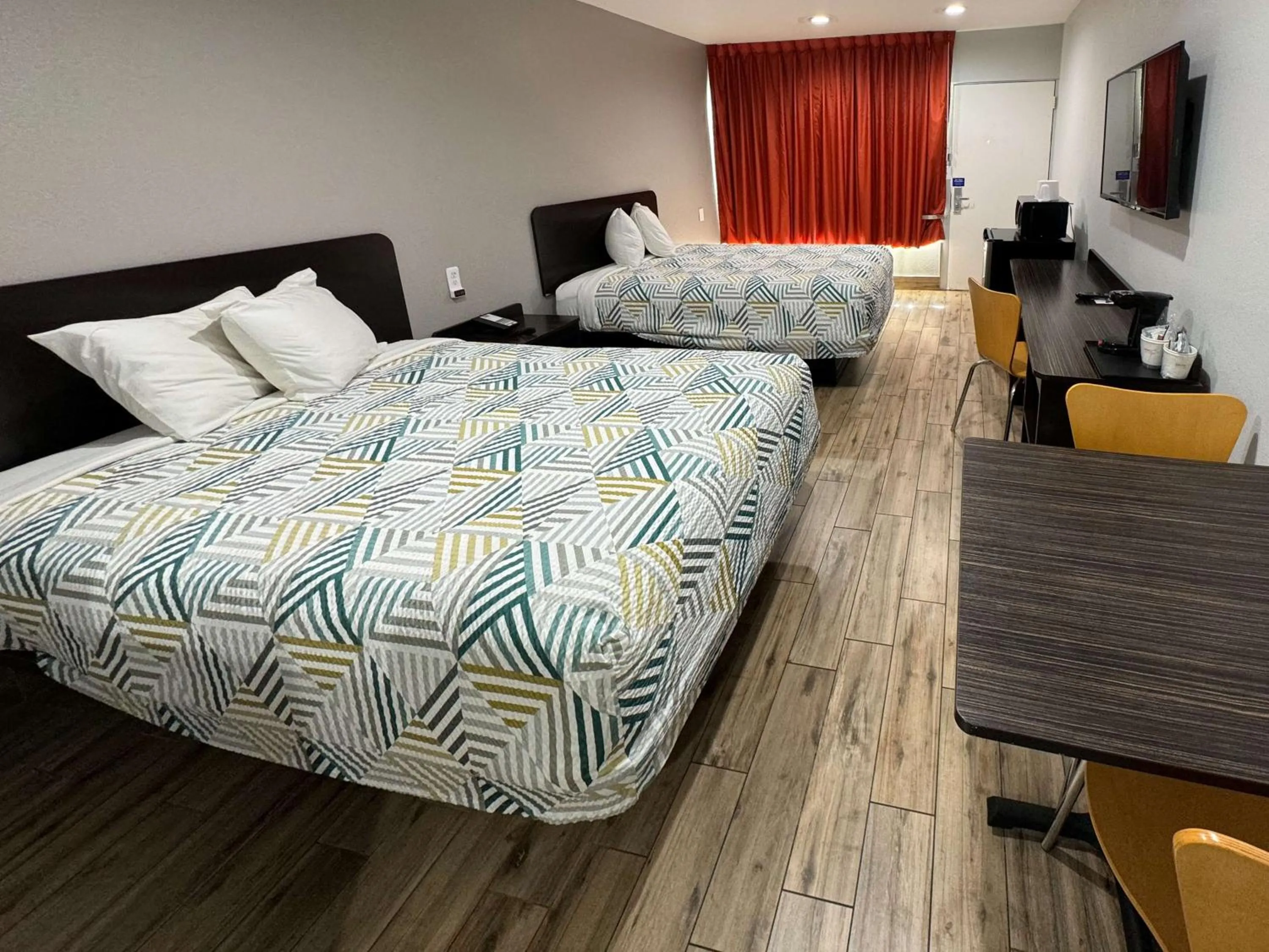 Bedroom, Bed in Motel 6 Englewood, FL