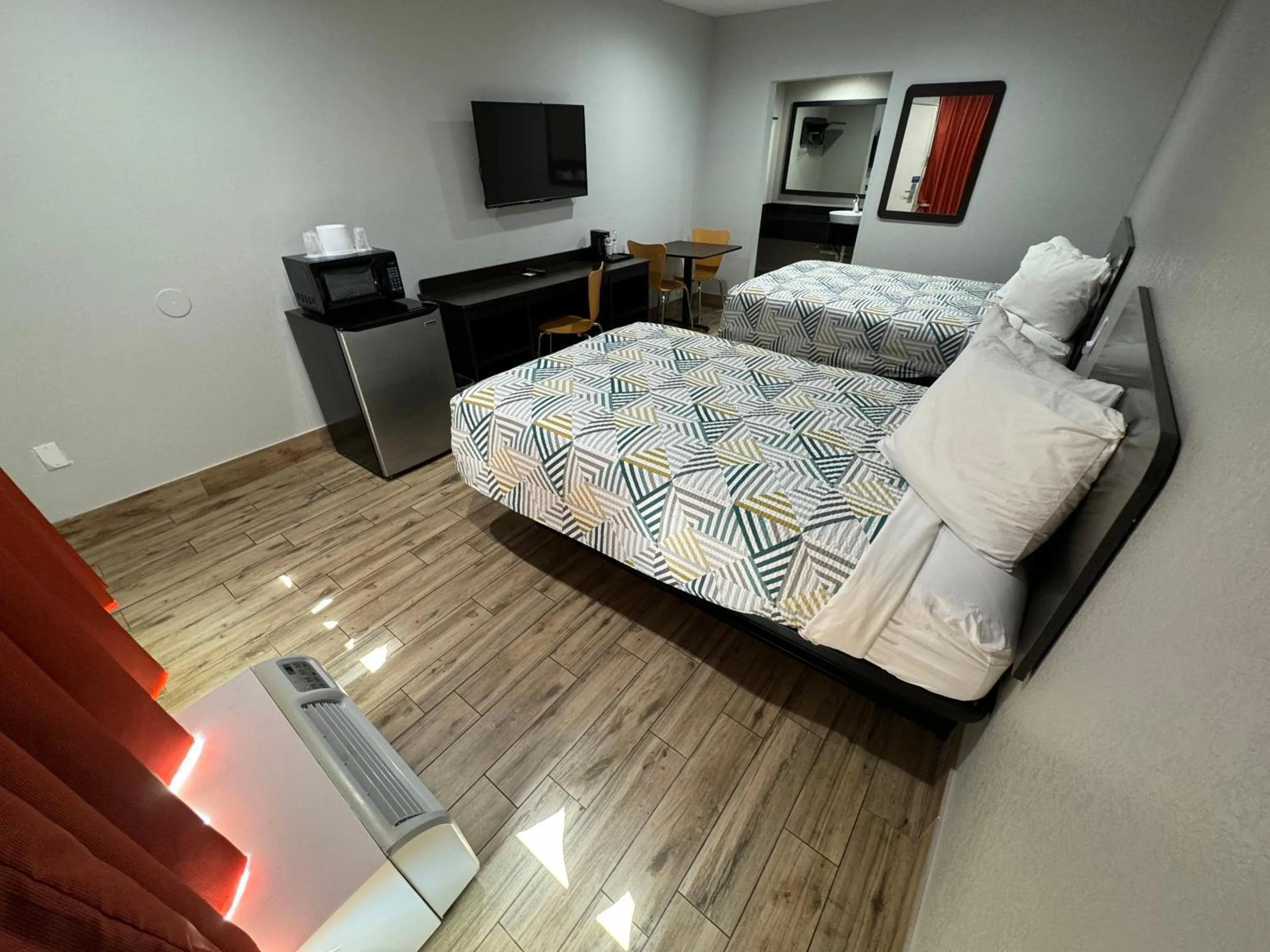 Bedroom, Bed in Motel 6 Englewood, FL