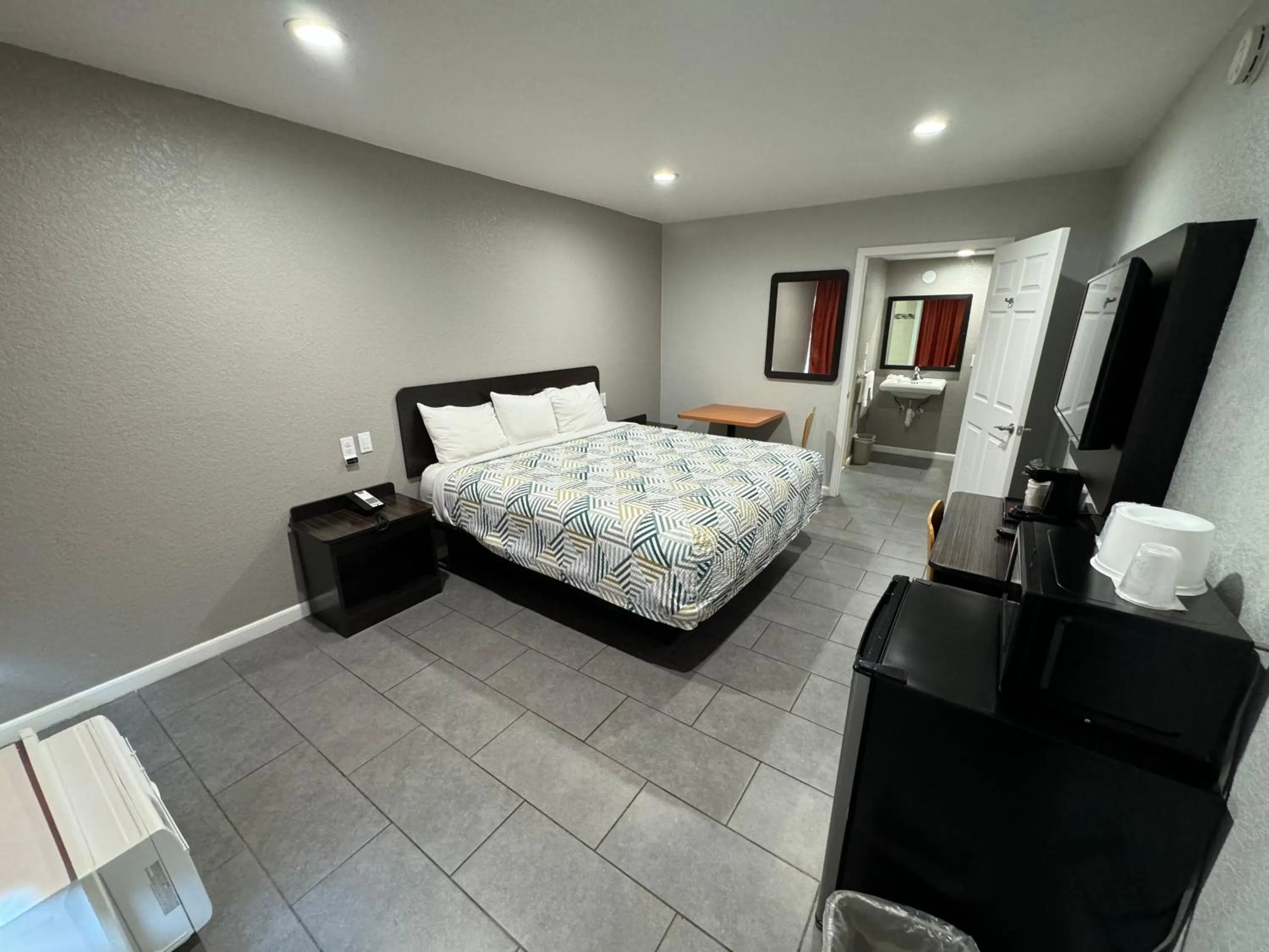 Bedroom, Bed in Motel 6 Englewood, FL