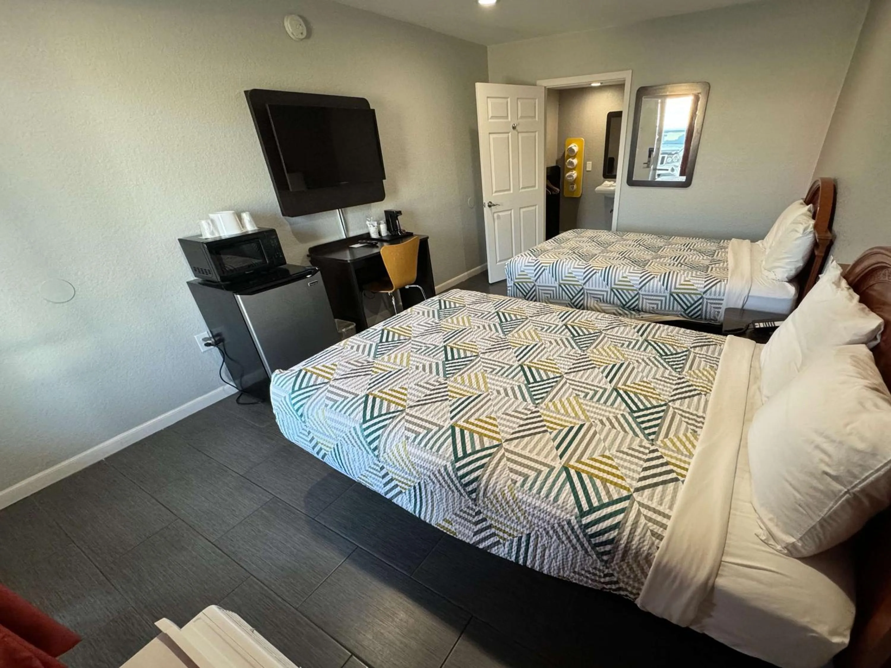 Bedroom, Bed in Motel 6 Englewood, FL