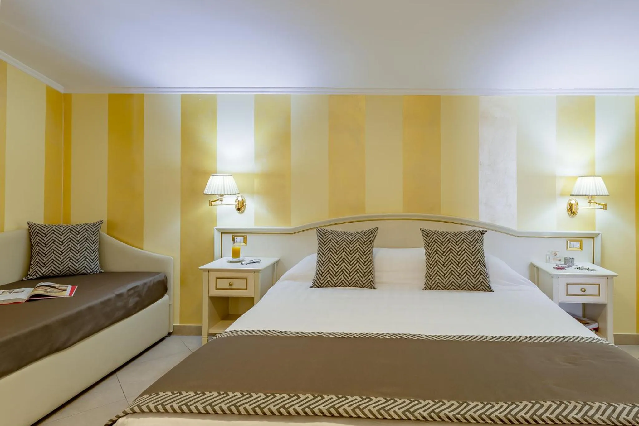 Photo of the whole room, Bed in Vittorio Emanuele Boutique Hotel
