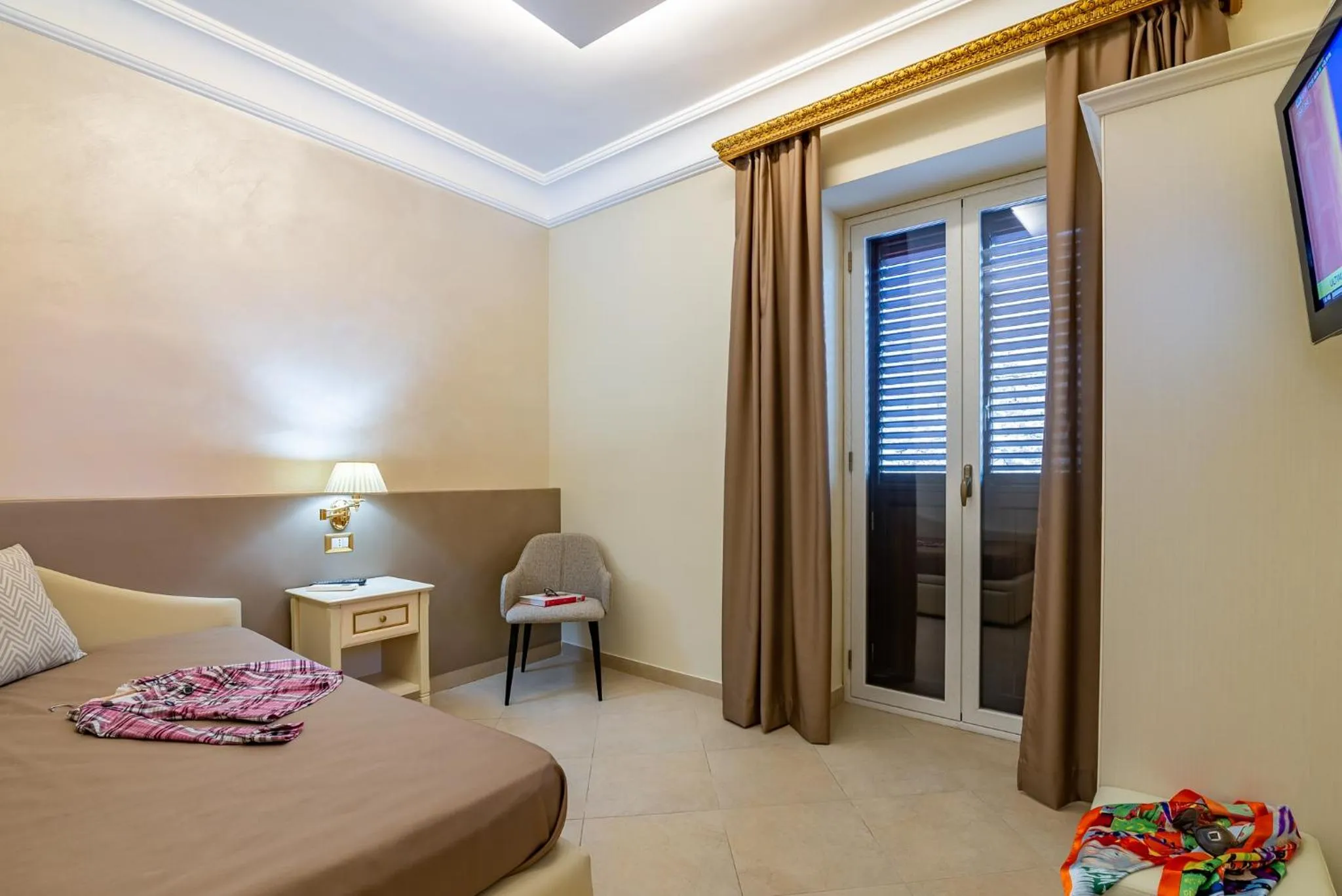 Photo of the whole room, Bed in Vittorio Emanuele Boutique Hotel