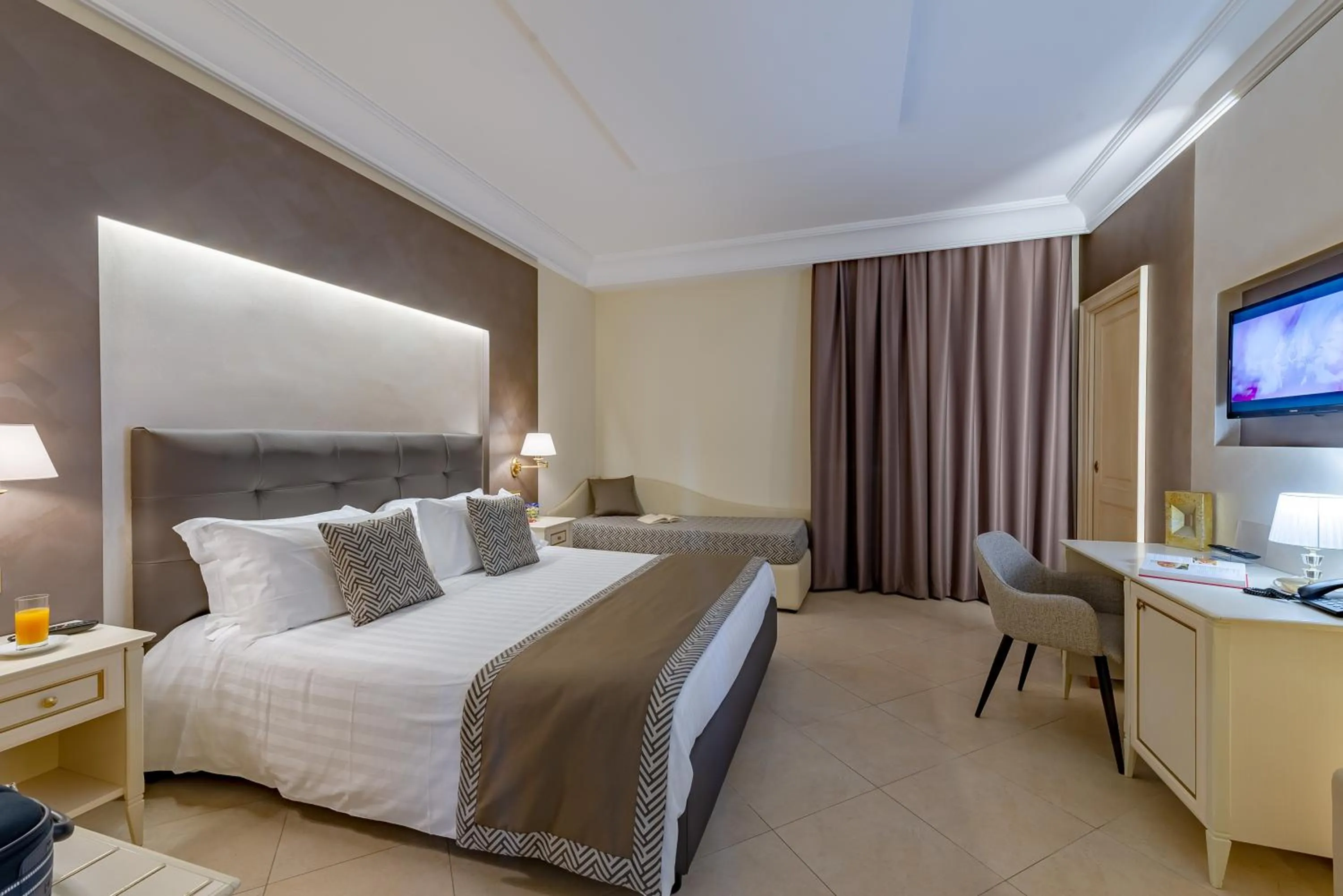 Photo of the whole room, Bed in Vittorio Emanuele Boutique Hotel