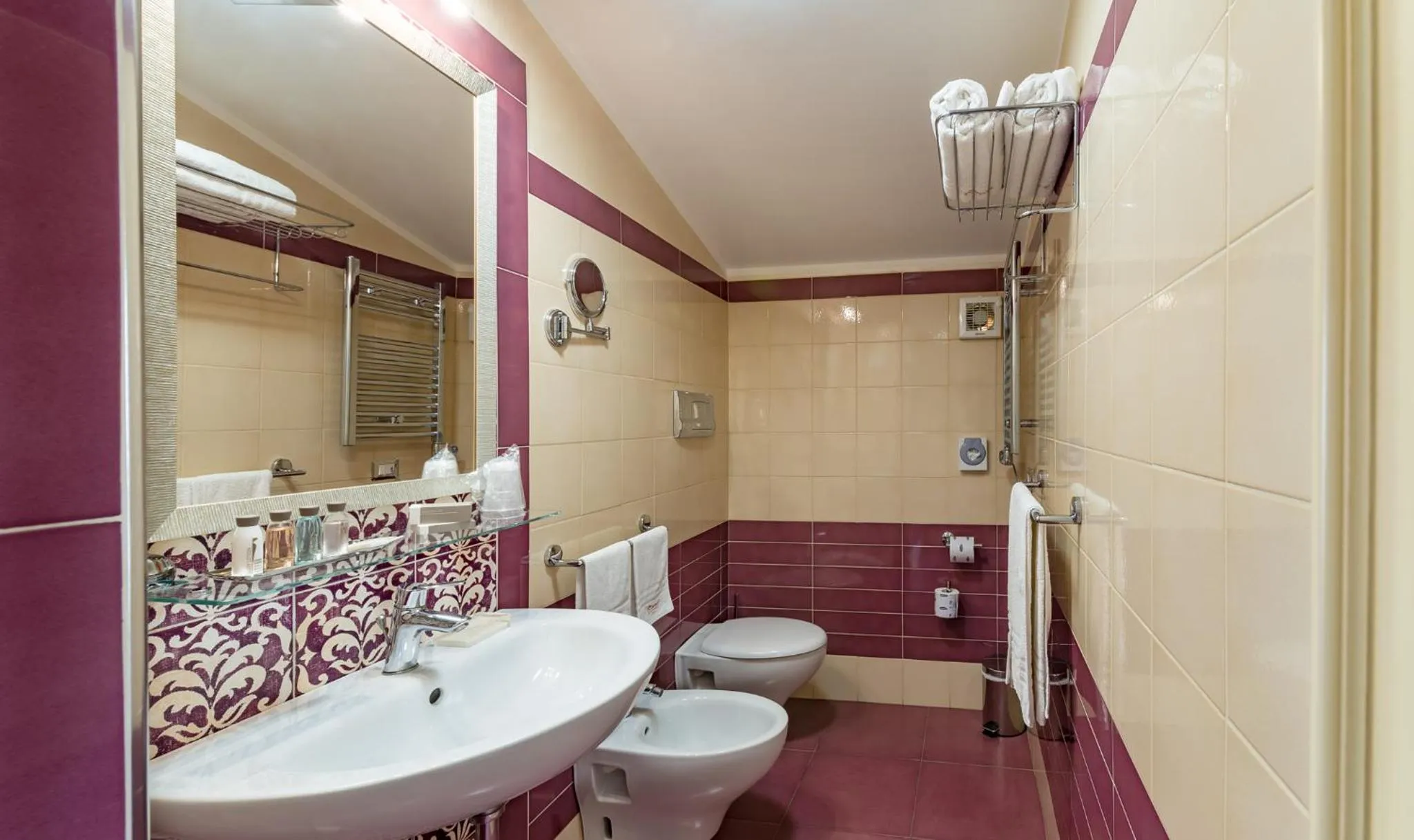 Bath in Vittorio Emanuele Boutique Hotel