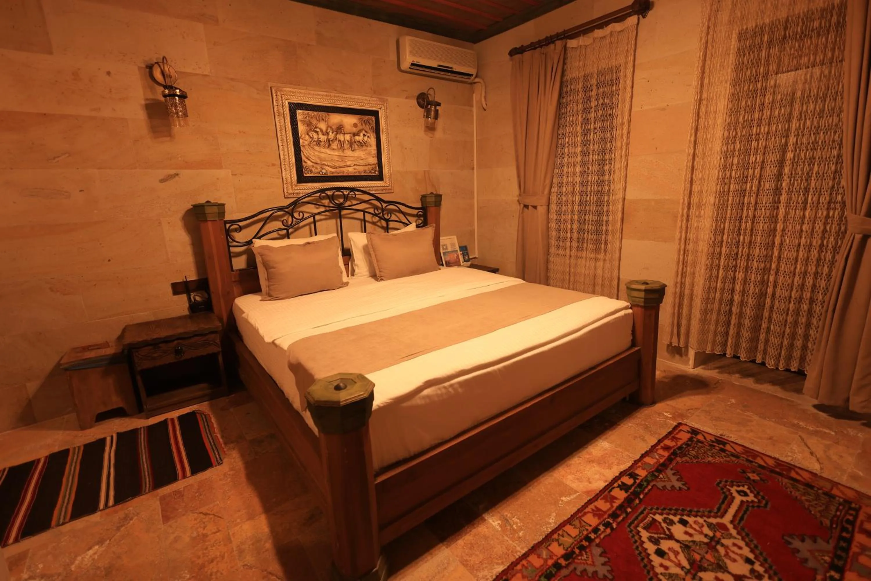 Bedroom, Bed in Katapa Stone House