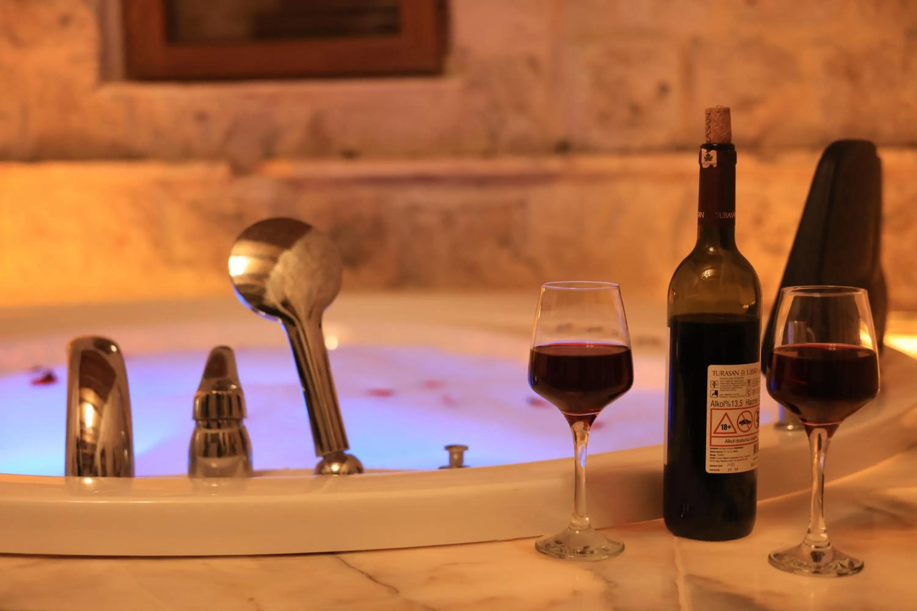 Hot Tub in Katapa Stone House