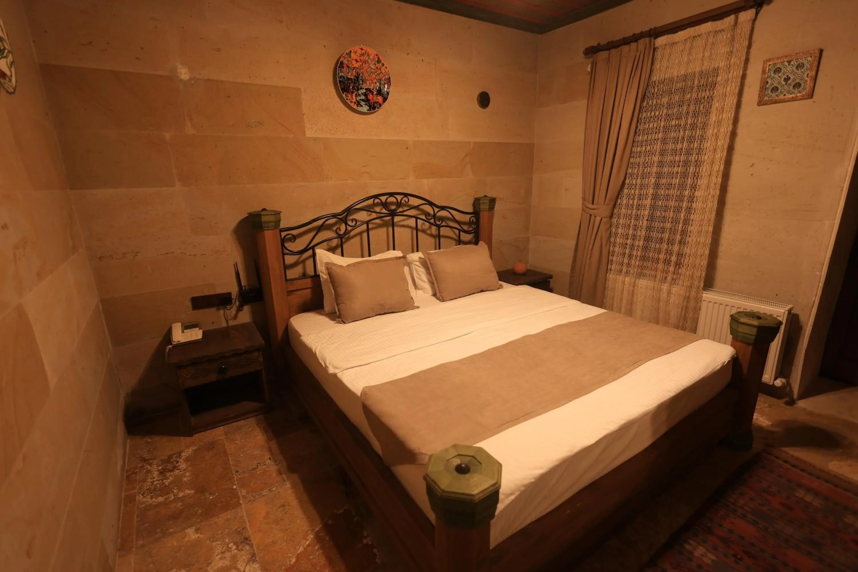 Bedroom, Bed in Katapa Stone House