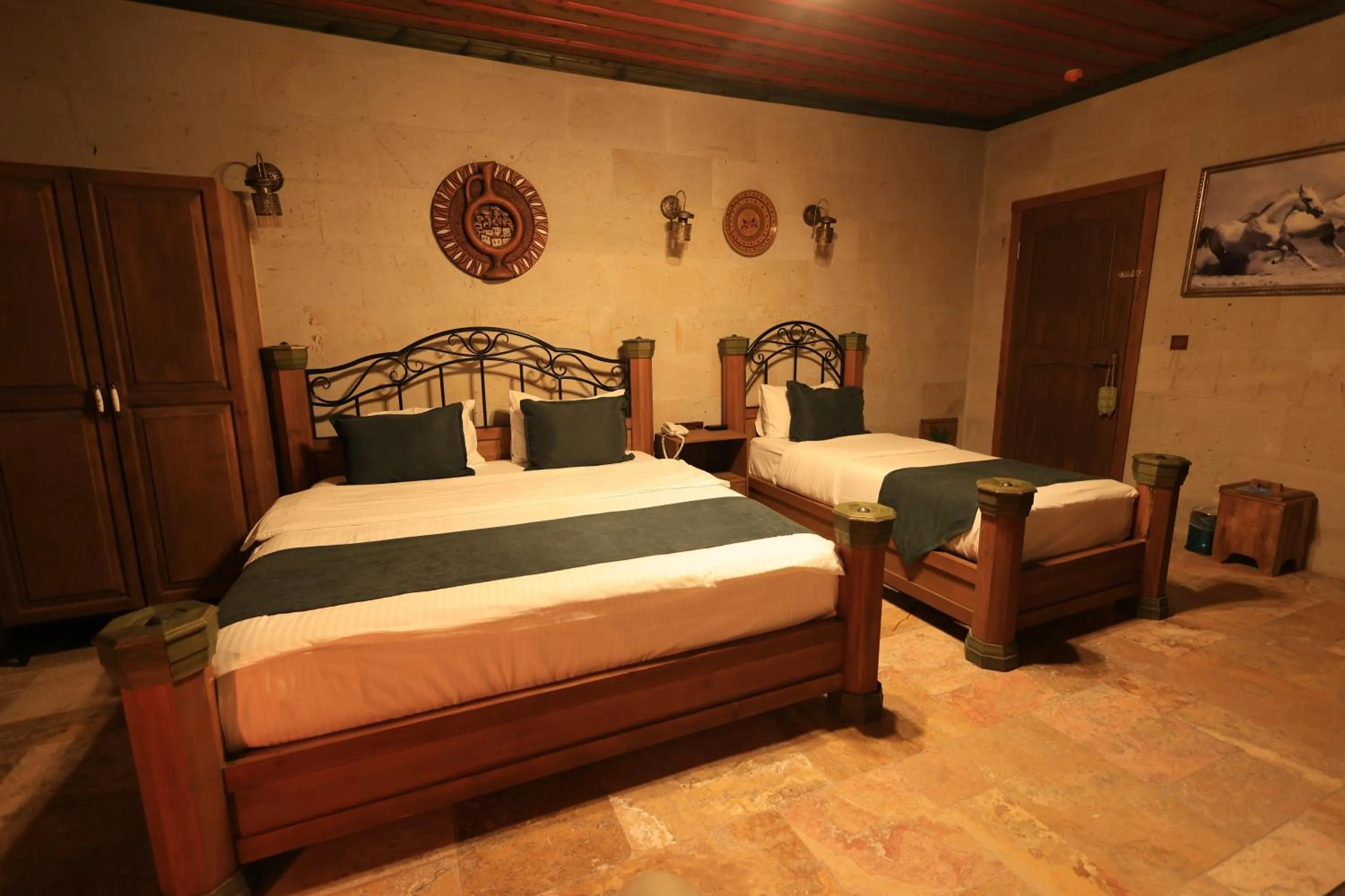 Bedroom, Bed in Katapa Stone House