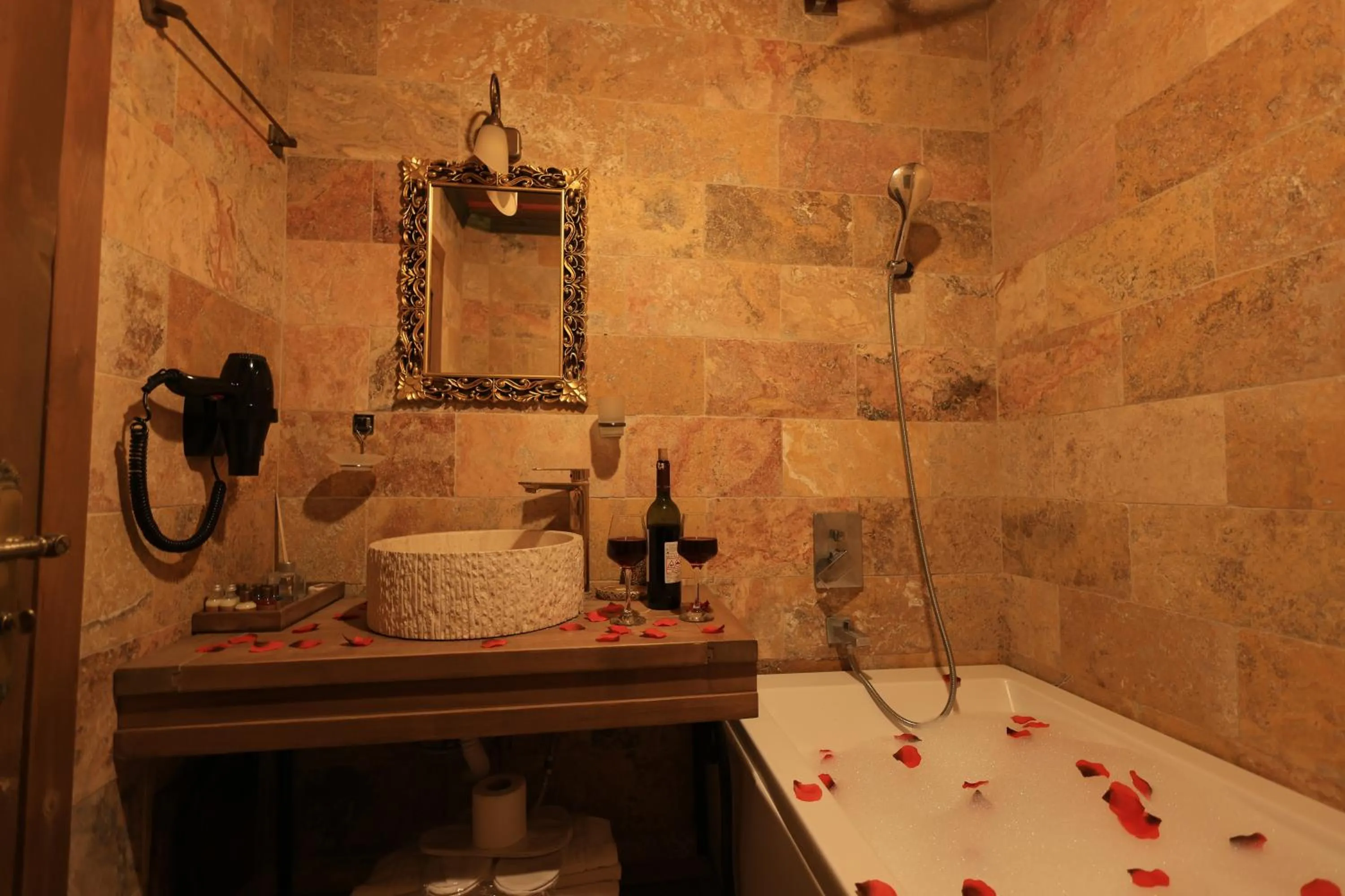 Shower in Katapa Stone House