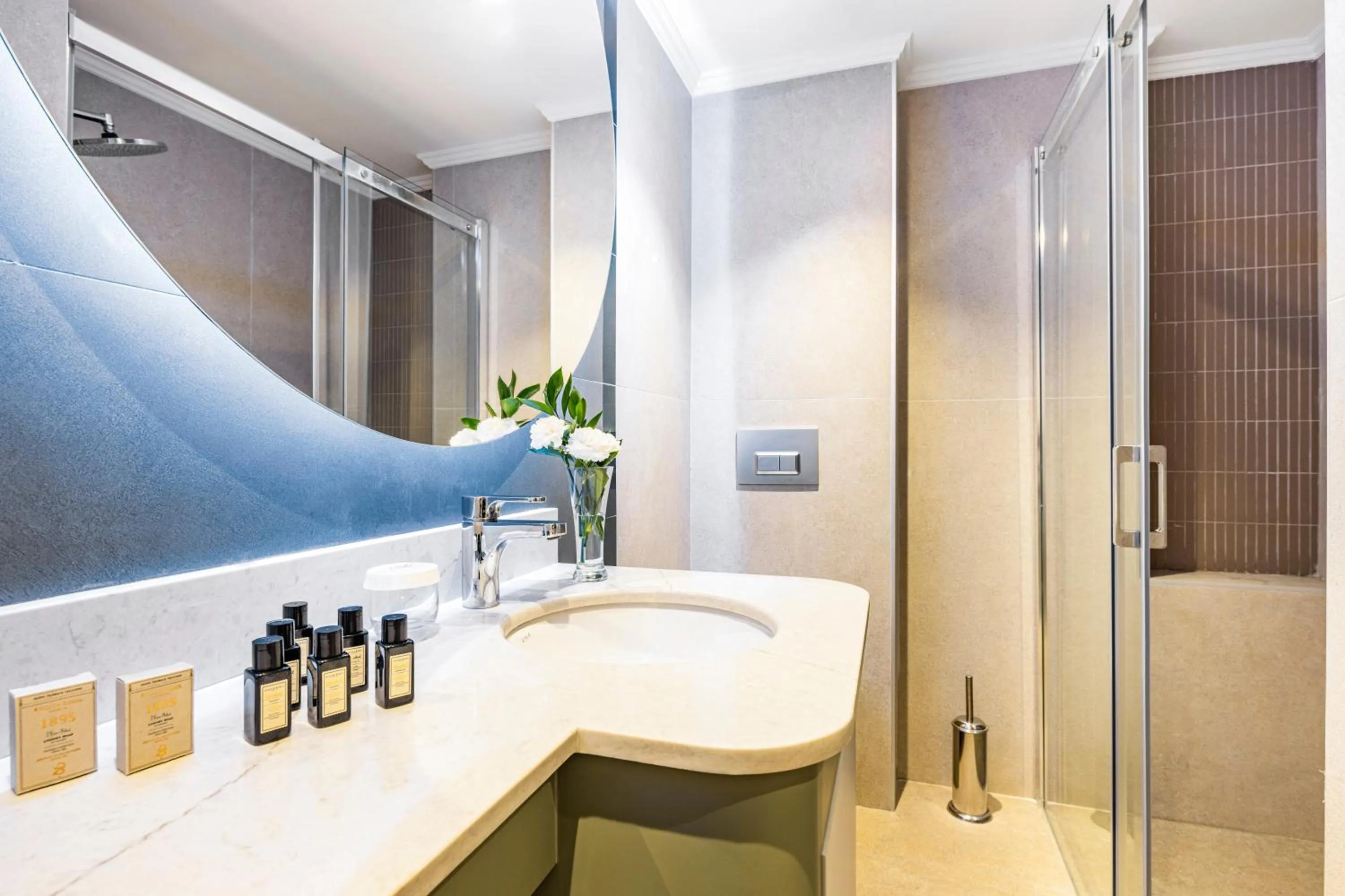 Shower in Rast Hotel Sultanahmet