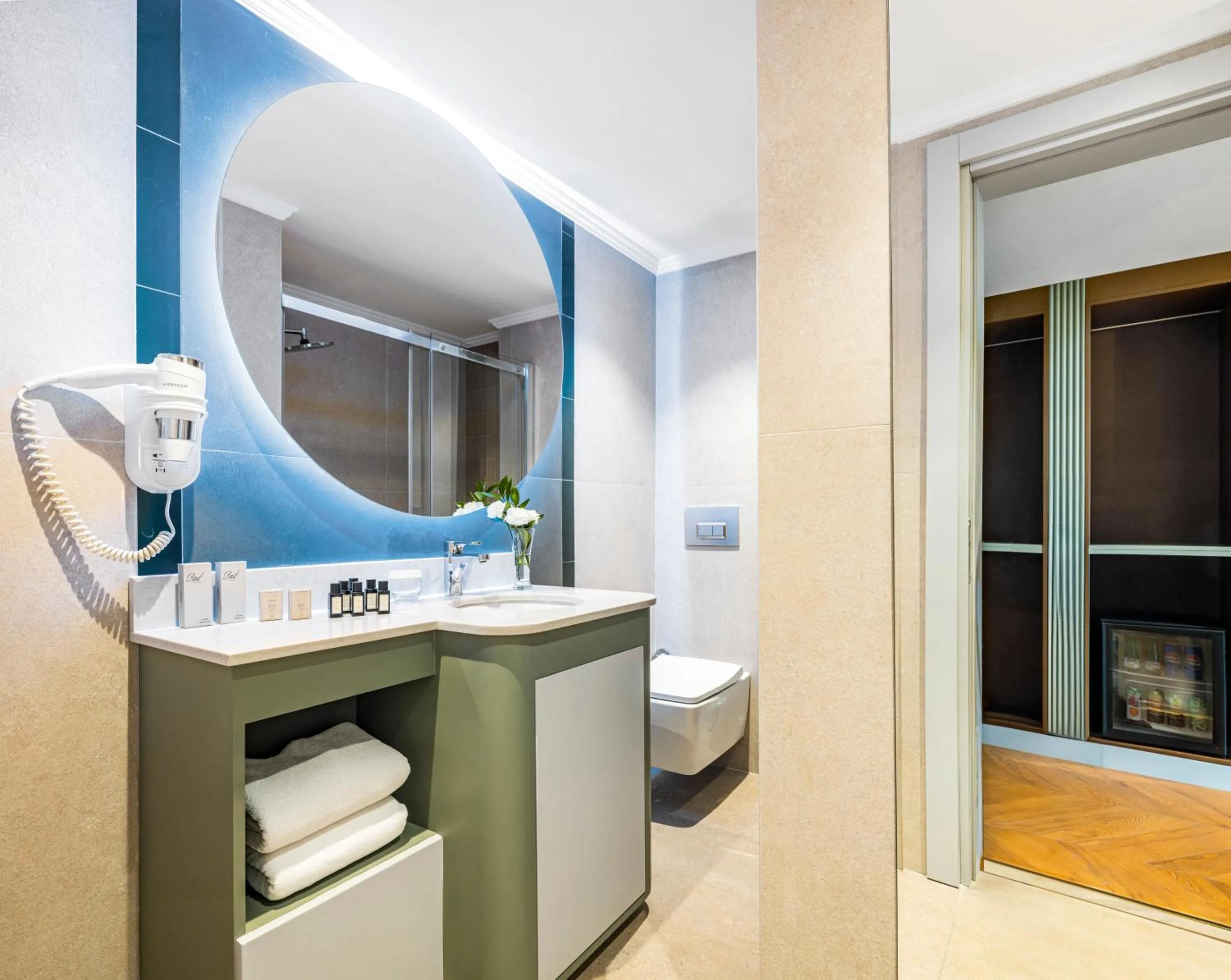 Bathroom, Bed in Rast Hotel Sultanahmet