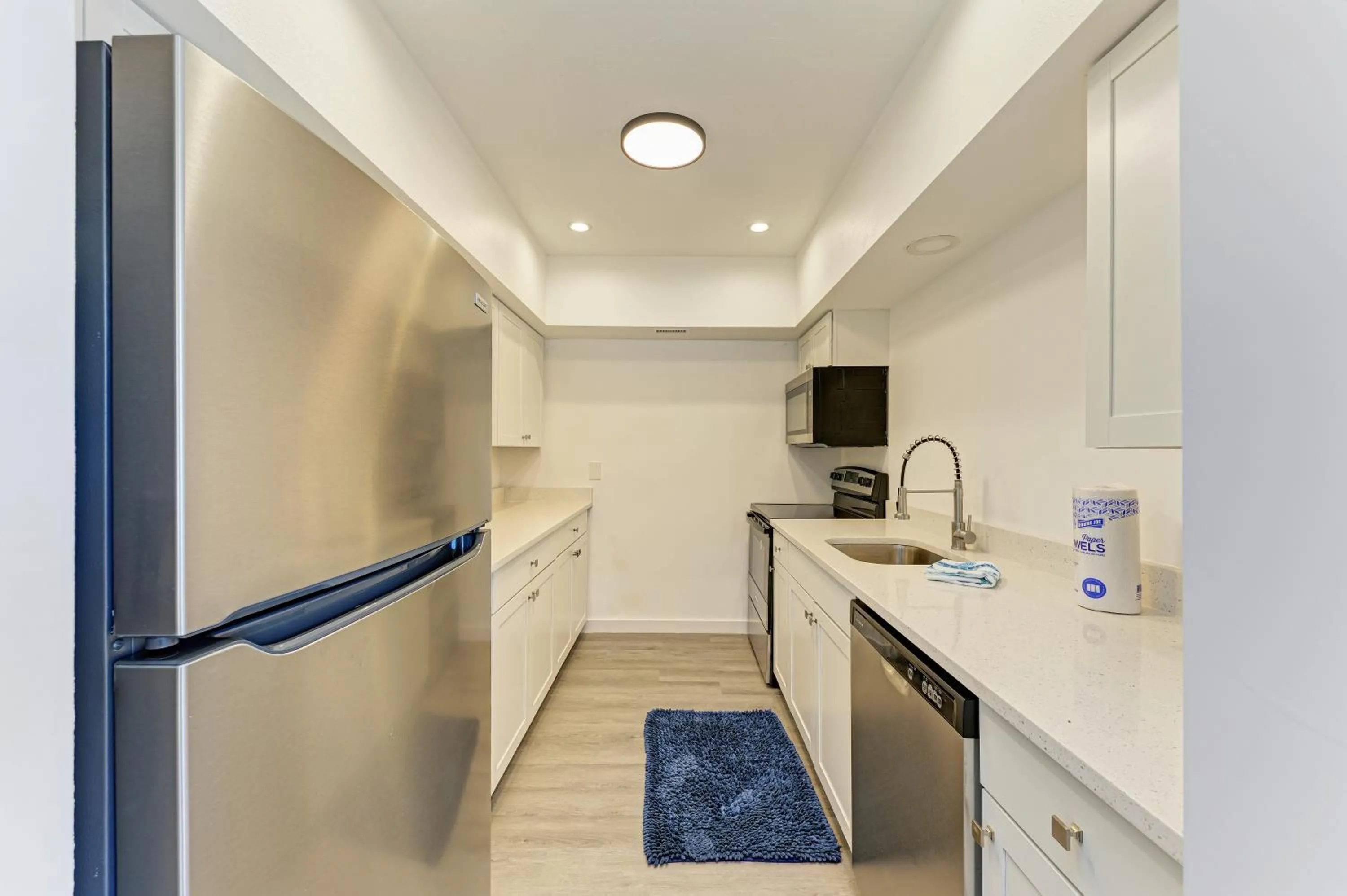 Kitchen or kitchenette in The Ringling Beach House