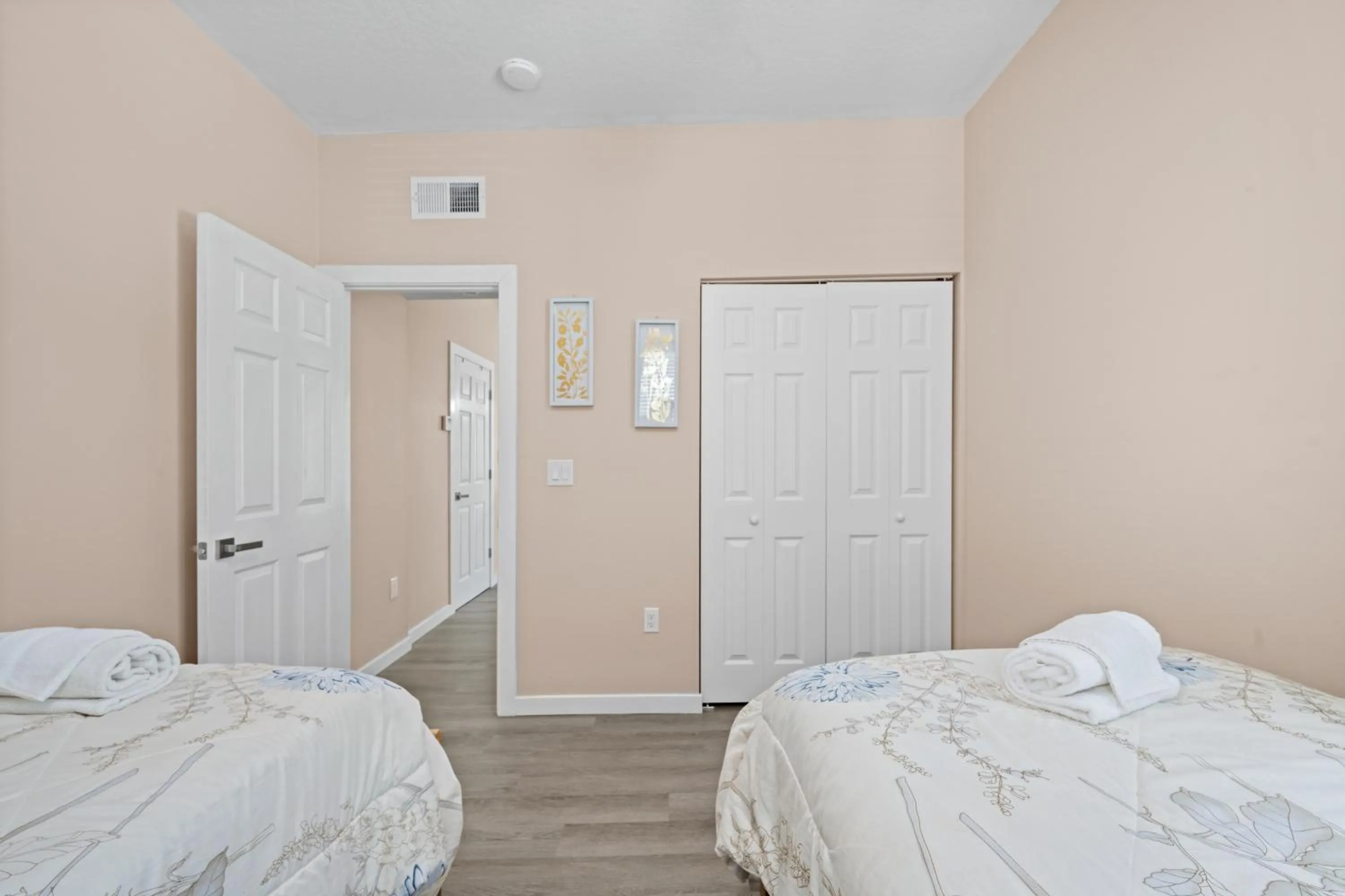 Bedroom, Bed in The Ringling Beach House