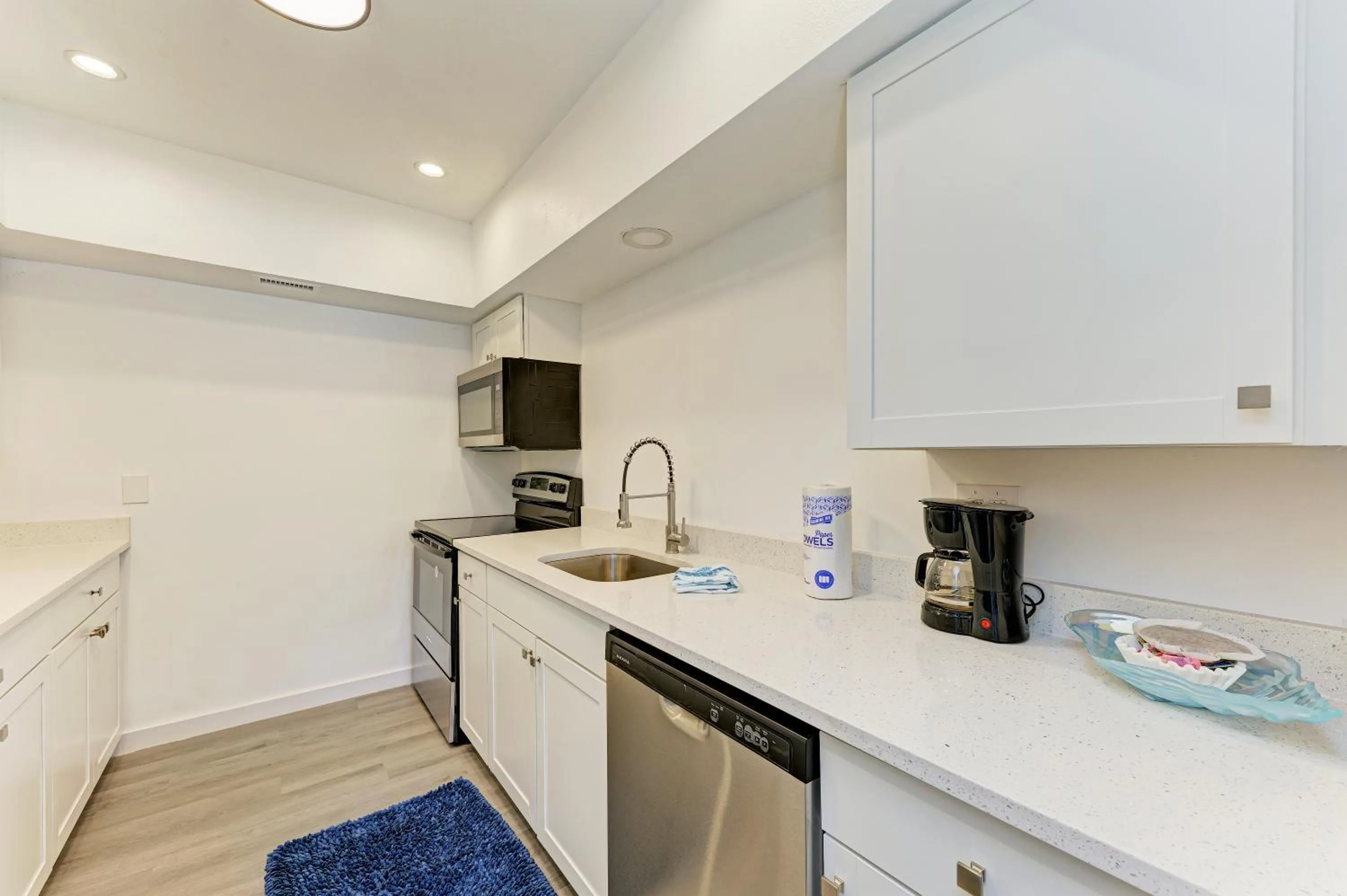 Kitchen or kitchenette in The Ringling Beach House