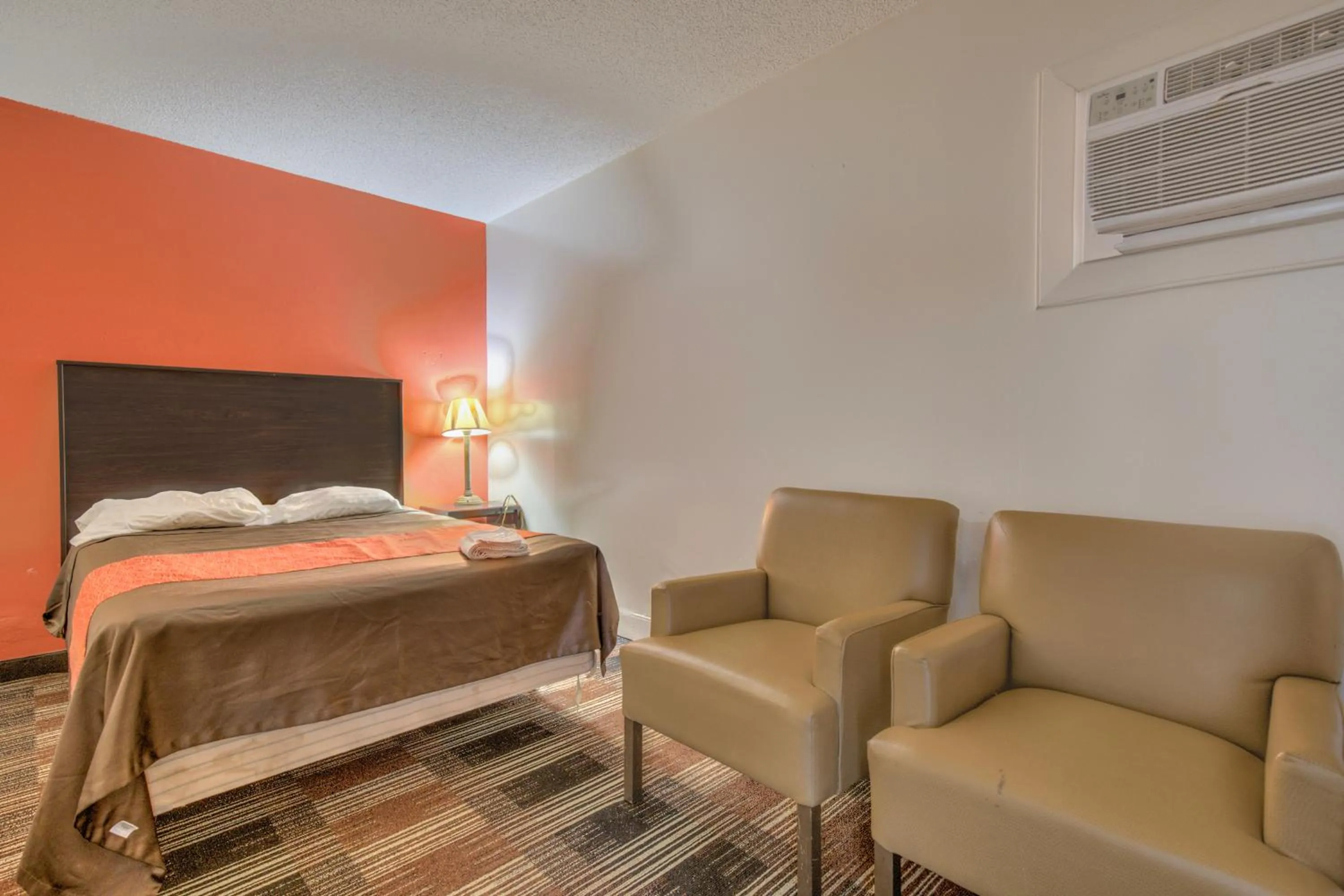 Bedroom, Bed in OYO Palm Leaf Motel