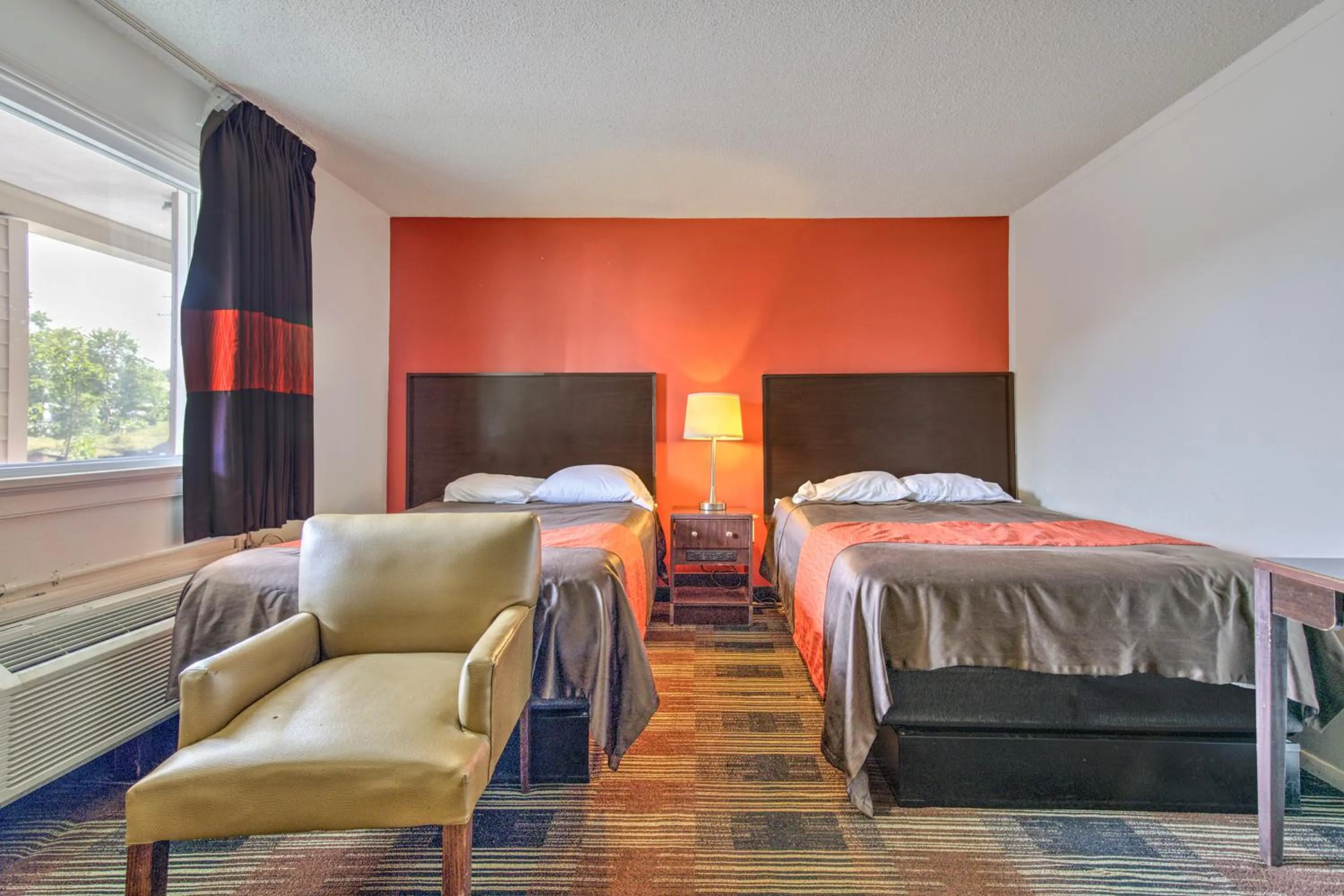 Bedroom, Bed in OYO Palm Leaf Motel