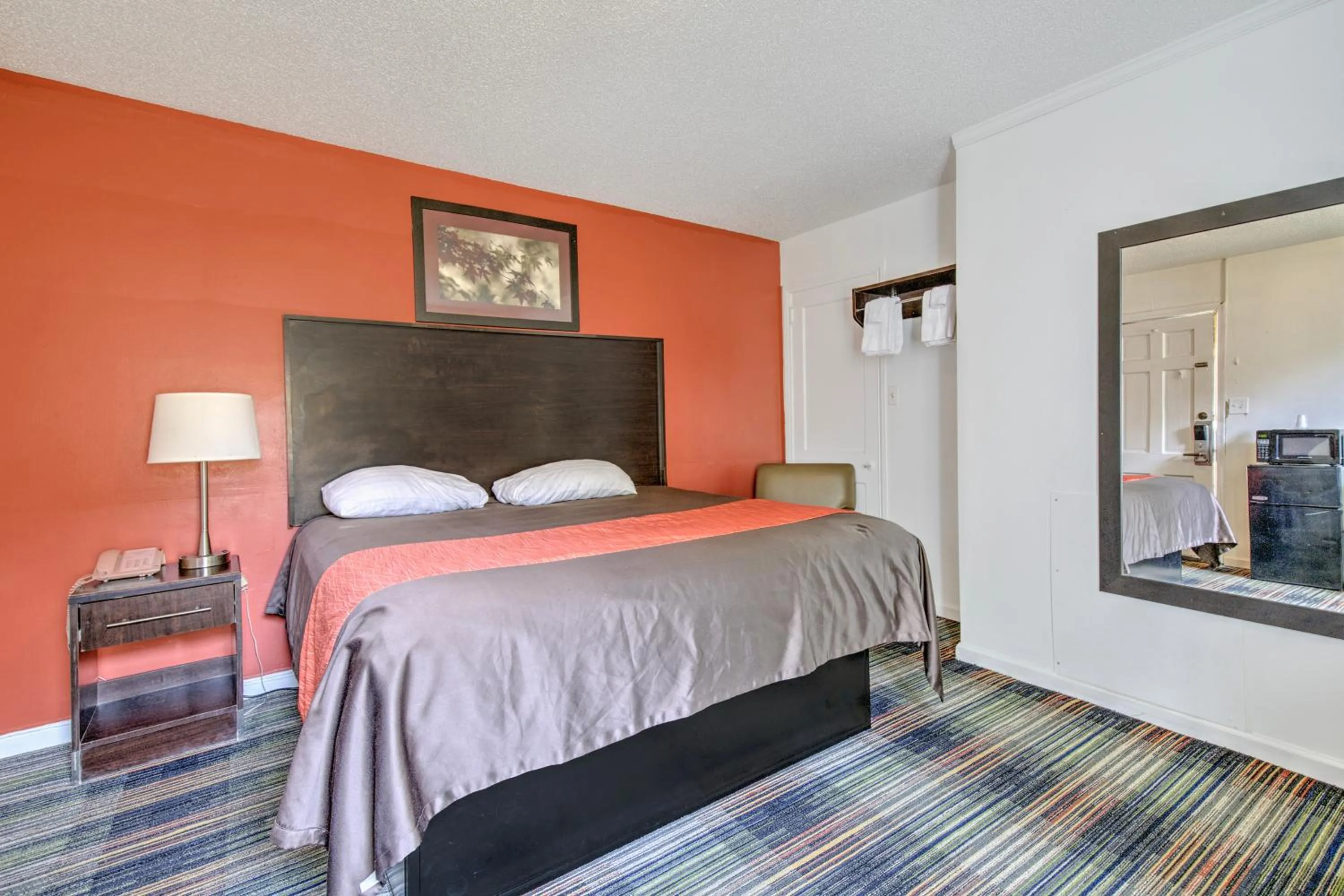 Bedroom, Bed in OYO Palm Leaf Motel