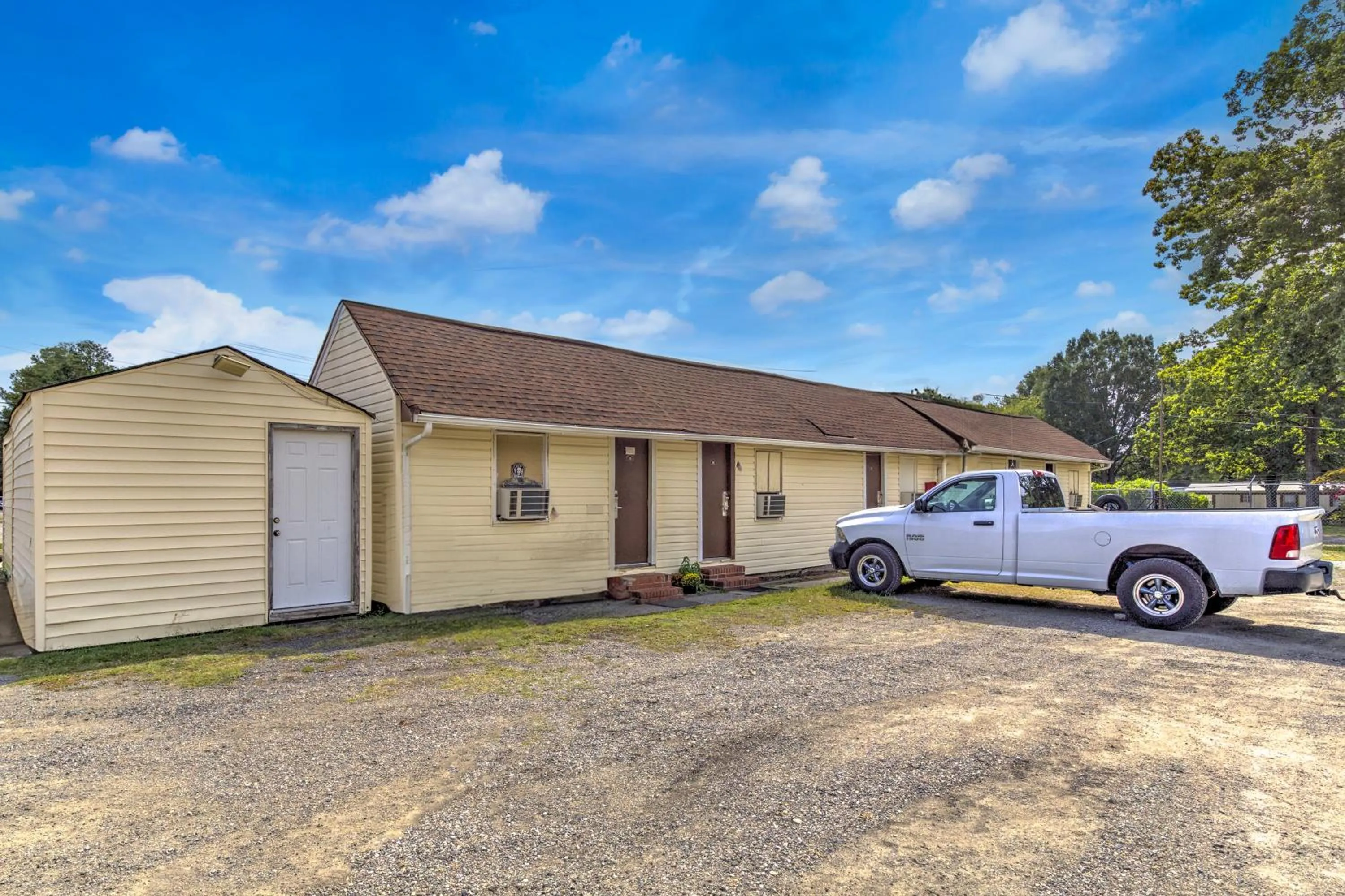 Parking in OYO Palm Leaf Motel