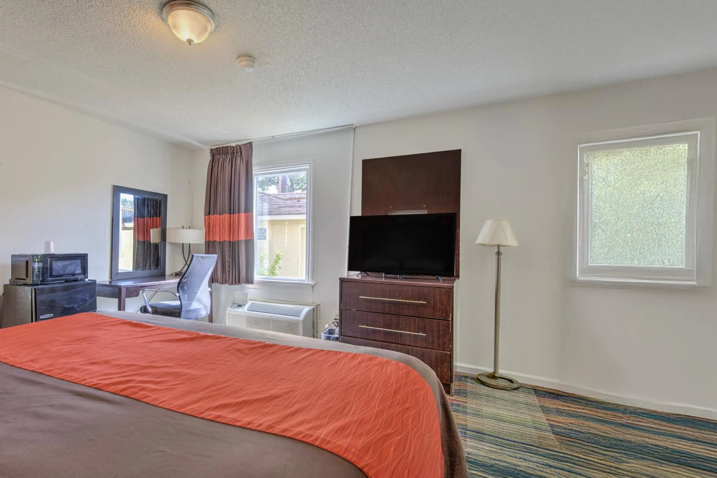 Bedroom, Bed in OYO Palm Leaf Motel