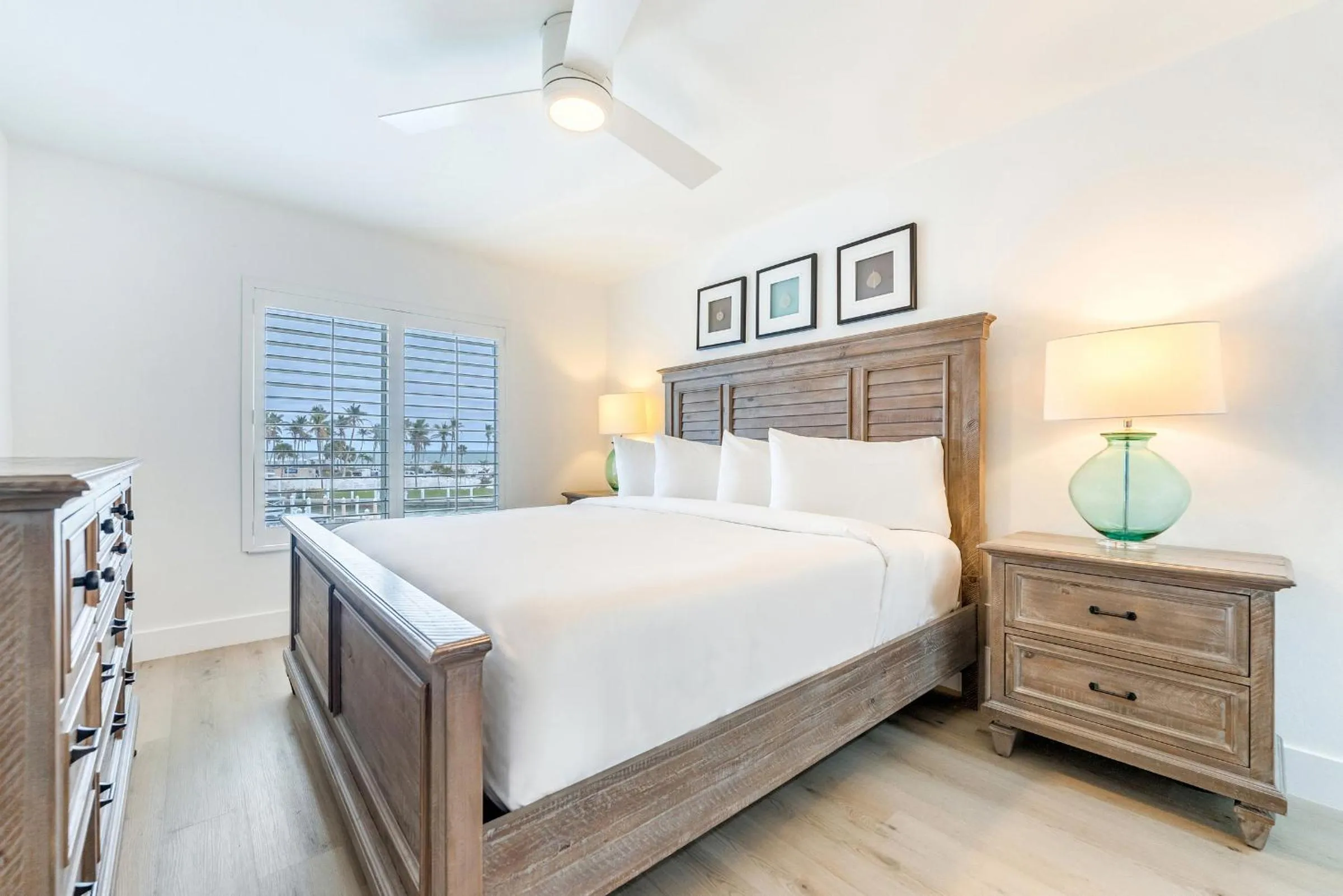 Bedroom, Bed in South Seas