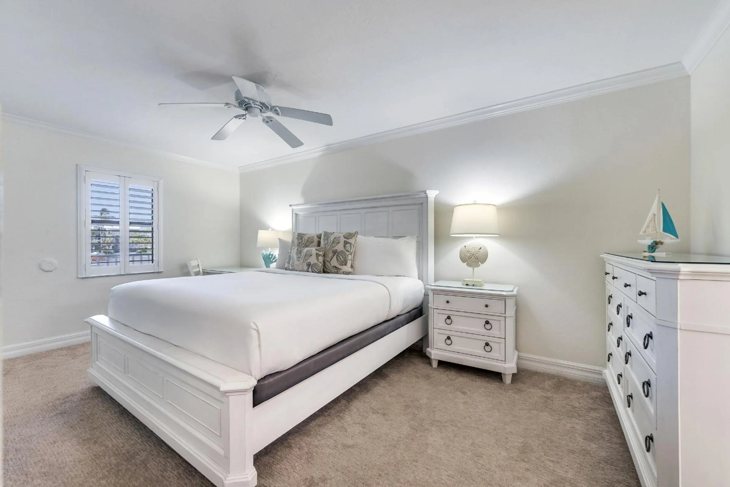 Bedroom, Bed in South Seas