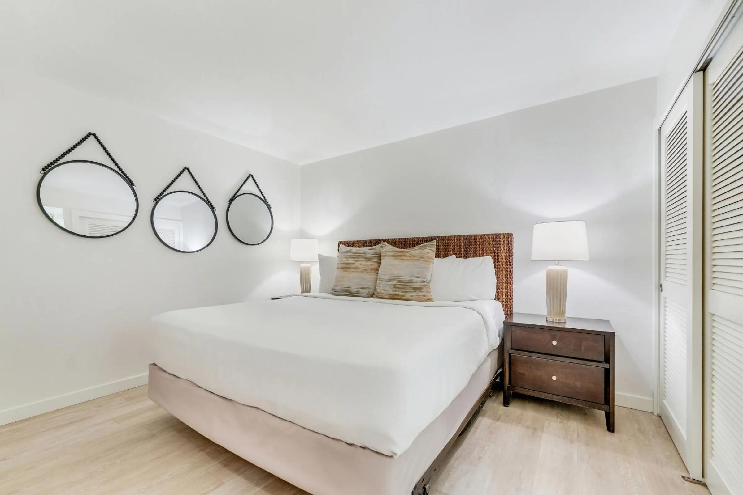 Bedroom, Bed in South Seas