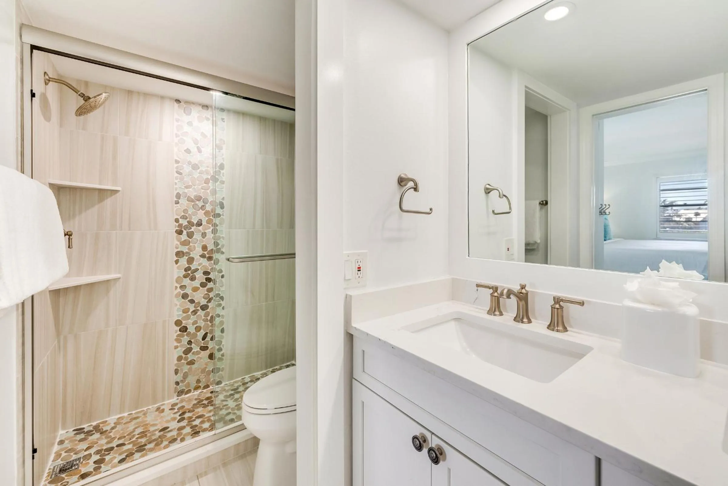 Bathroom in South Seas