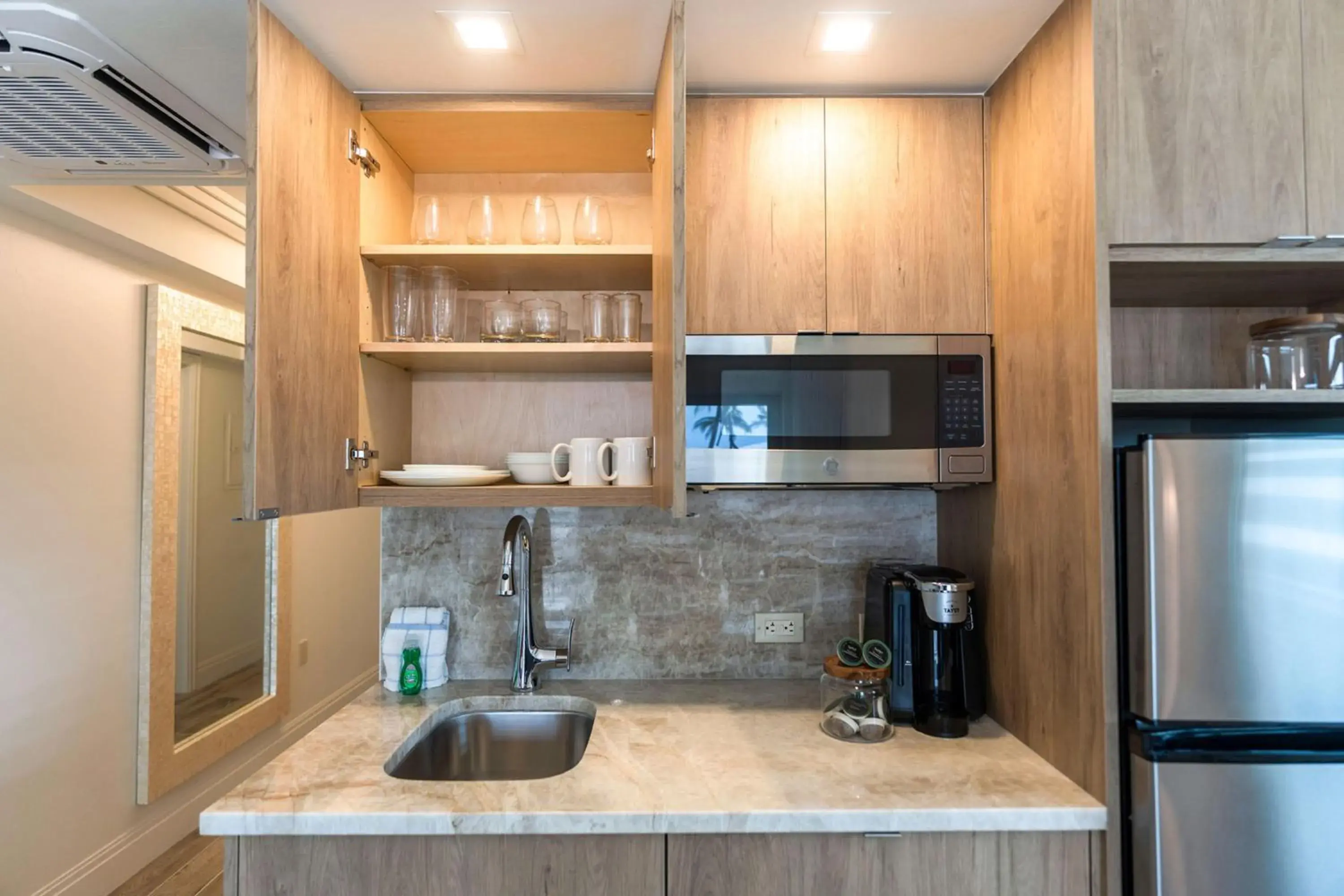 King Suite with Gulf View - First Floor in Sanibel Inn King Suite with Gulf View - First Floor in Sanibel Inn