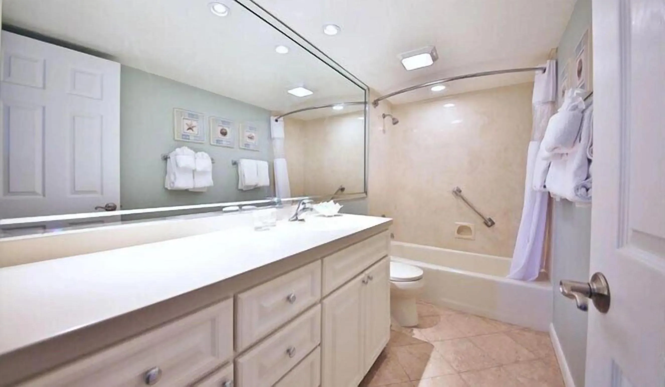 Bathroom in Sanibel Inn