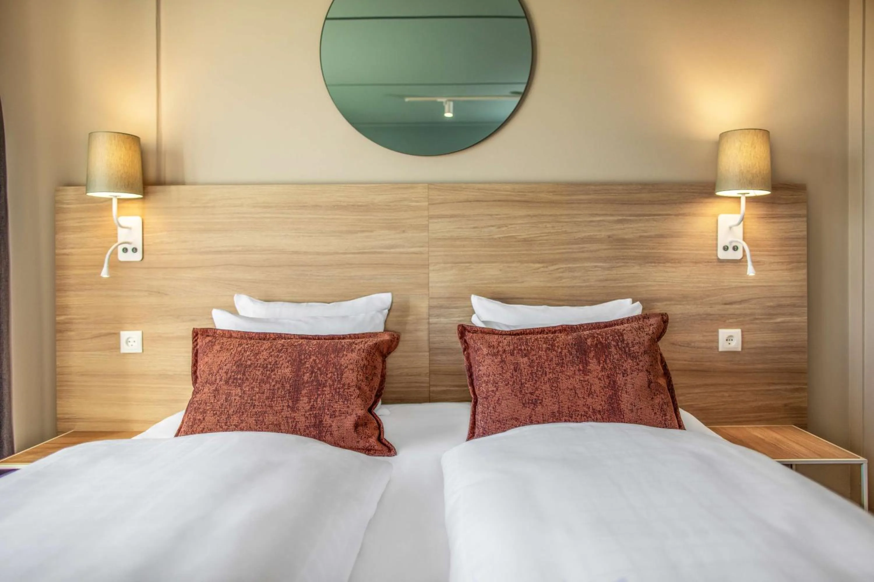 Photo of the whole room, Bed in Scandic Roskilde Park